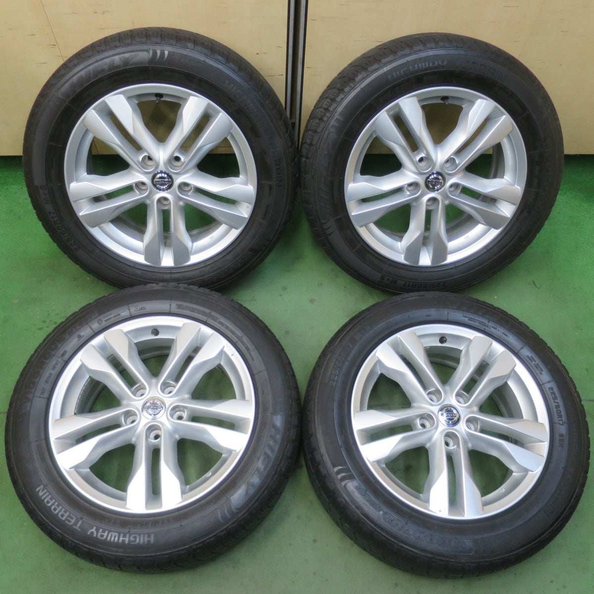 キレイ★日産 T31 エクストレイル 純正 225/60R17 ハイフライ VIGOROUS HT601 HIGHWAY TERRAIN 17インチ PCD114.3/5H★6021111イノ