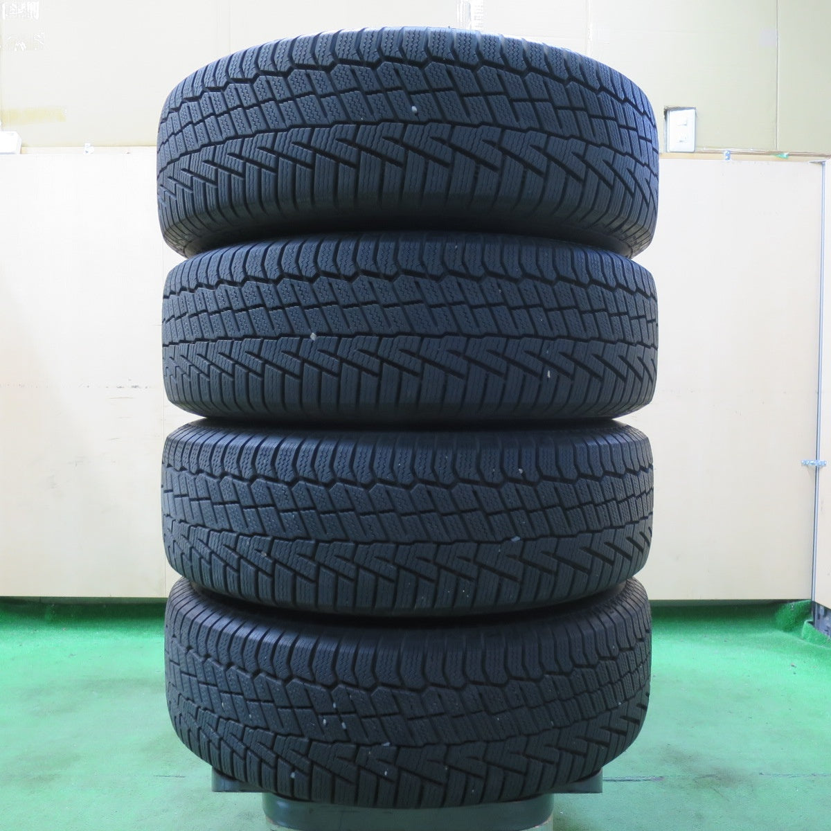 [送料無料] バリ溝！22年！キレイ！9.5分以上★ロッキー ライズ 等 195/65R16 スタッドレス コンチネンタル ノースコンタクト NC6 VELVA CHARGE ヴェルヴァ PCD100/5H★5011706イス