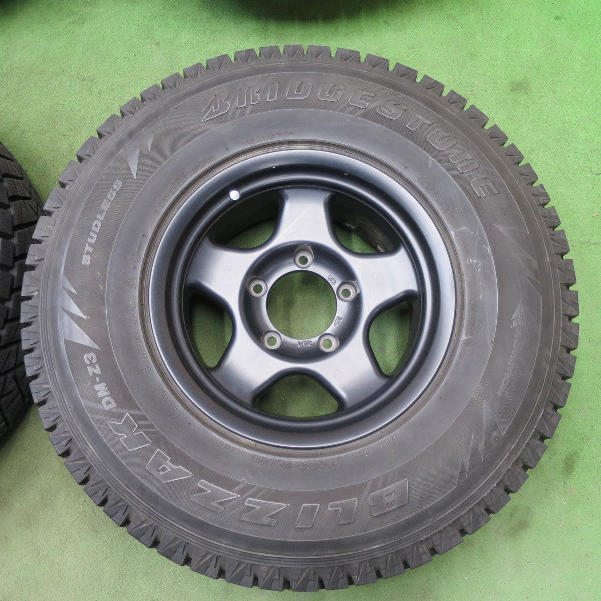 付属品付き！バリ溝！9.5分★BRADLEY V 285/75R16 116/113Q スタッドレス ブリヂストン ブリザック DM-Z3 ブラッドレー 16インチ PCD150/5H★6020201ナス