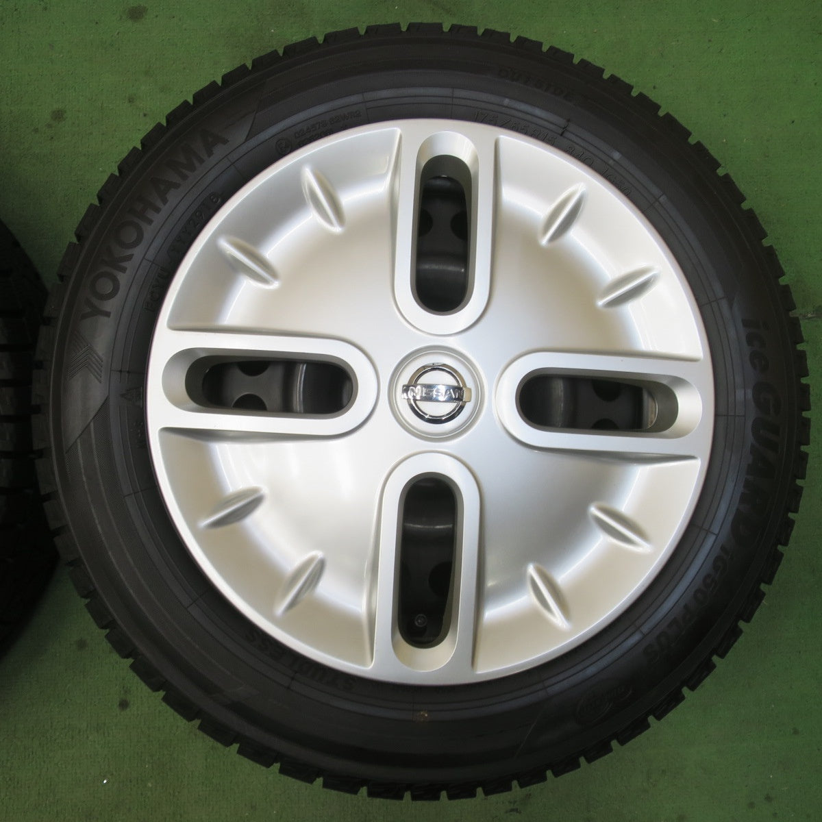 ほぼ未使用！キレイ★日産 キューブ 純正 スチール 175/65R15 スタッドレス ヨコハマ アイスガード iG50 プラス 15インチ PCD100/4H★6012807イス