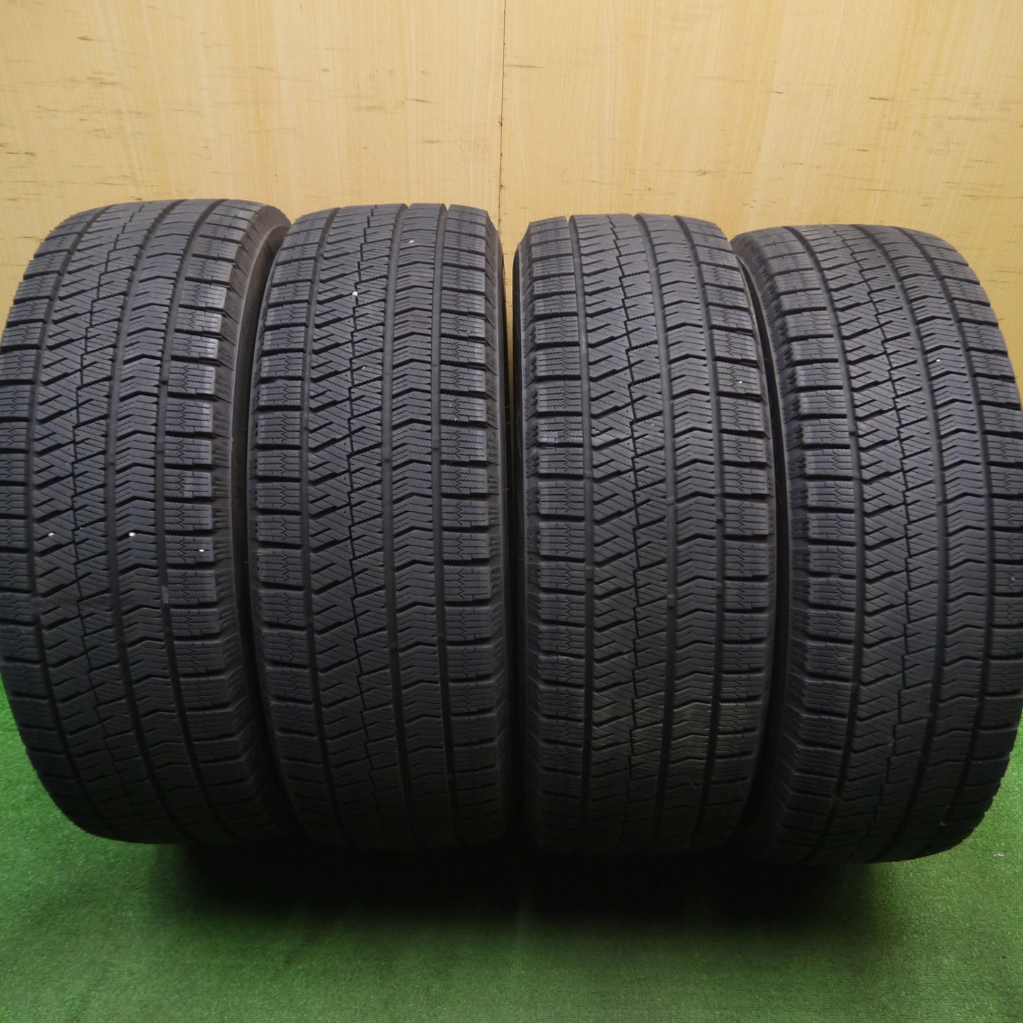[送料無料] バリ溝！20年！キレイ！9.5分★マツダ CX-30 100周年 特別記念車 純正 215/55R18 スタッドレス ブリヂストン ブリザック VRX2 18インチ PCD114.3/5H★4122004Hス