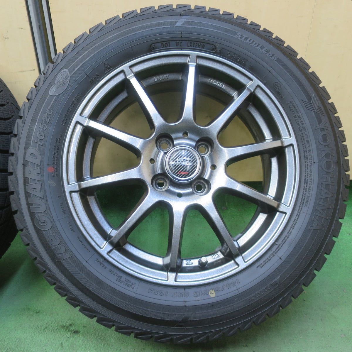 バリ溝！24年！キレイ！9.5分以上◎スタッドレス 185/65R15 ヨコハマ アイスガード iG52C SCHNEIDER シュナイダー 15インチ PCD100/4H◎6072605イス