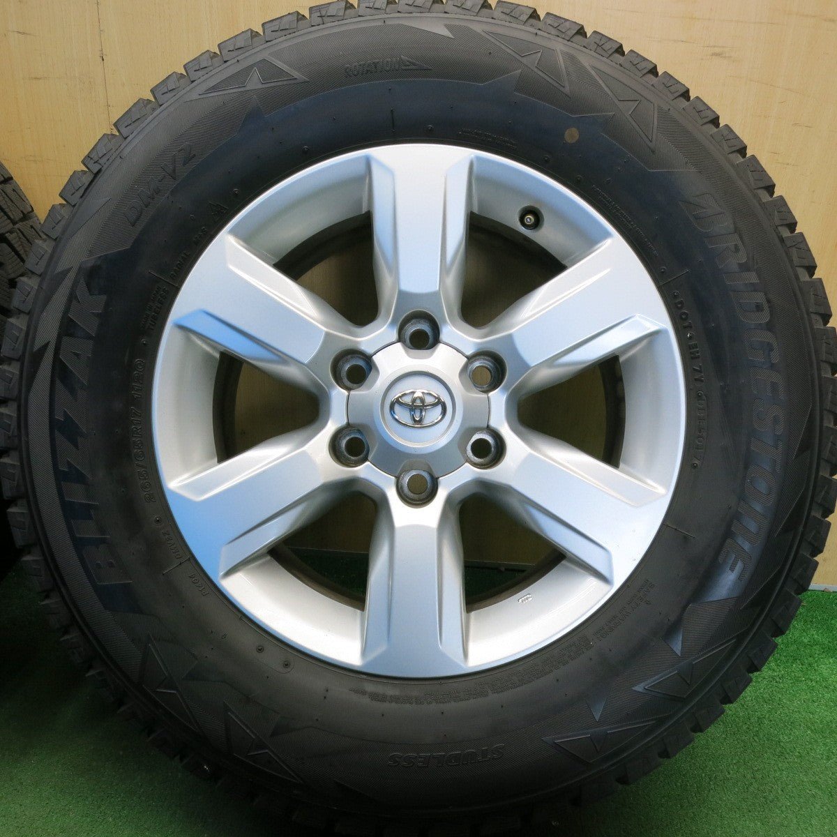 バリ溝！9.5分★トヨタ 150系 ランクル プラド 純正 265/65R17 スタッドレス ブリヂストン ブリザック DM-V2 17インチ PCD139.7/6H★6041901HAス