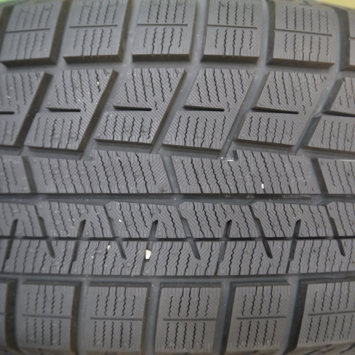 [送料無料] タイヤほぼ未使用！22年！キレイ★スタッドレス 215/60R17 ヨコハマ アイスガード iG60 Exceeder エクシーダー 17インチ PCD114.3/5H★4093001Hス