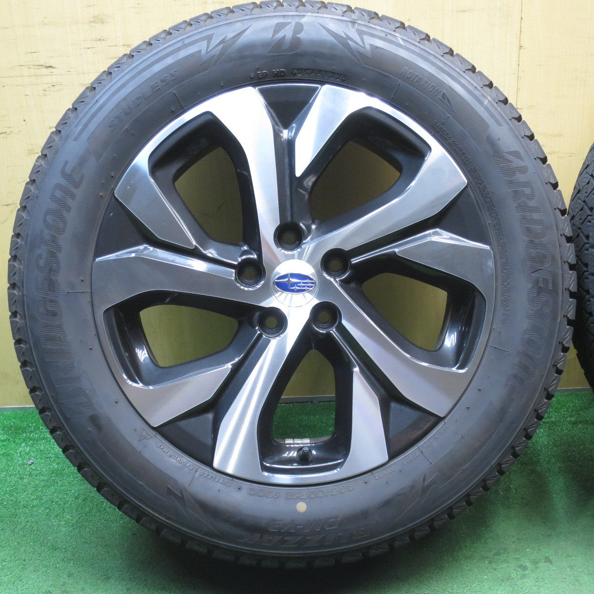 バリ溝！22年！キレイ！9.5分★スバル レガシィ アウトバック 純正 225/60R18 スタッドレス ブリヂストン ブリザック DM-V3 18インチ PCD114.3/5H★5081108NJス