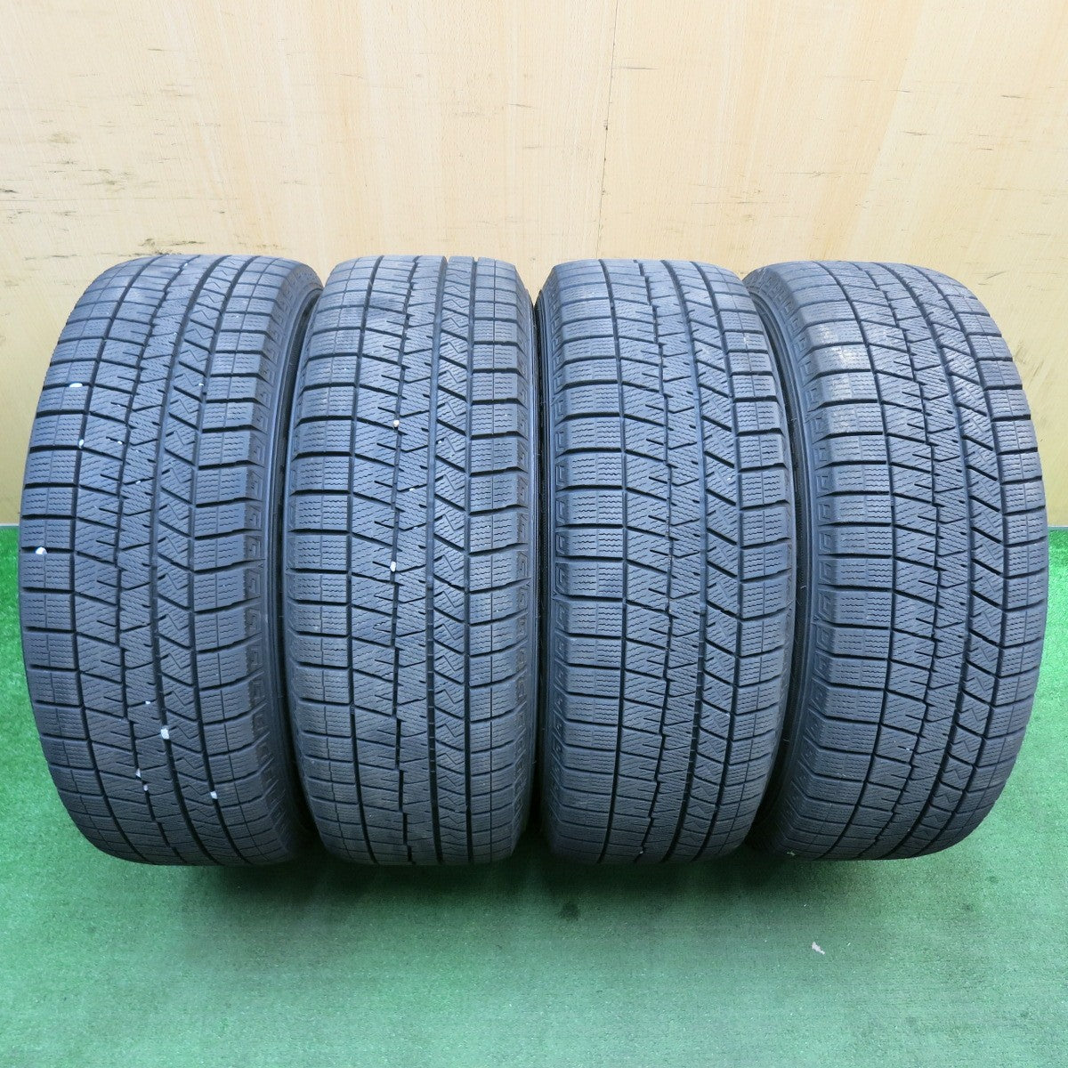 バリ溝！22年！キレイ！9.5分★スタッドレス 215/60R16 ダンロップ ウインターマックス 03 ESTROSA エステローザ 16インチ PCD114.3/5H★5051301TNス