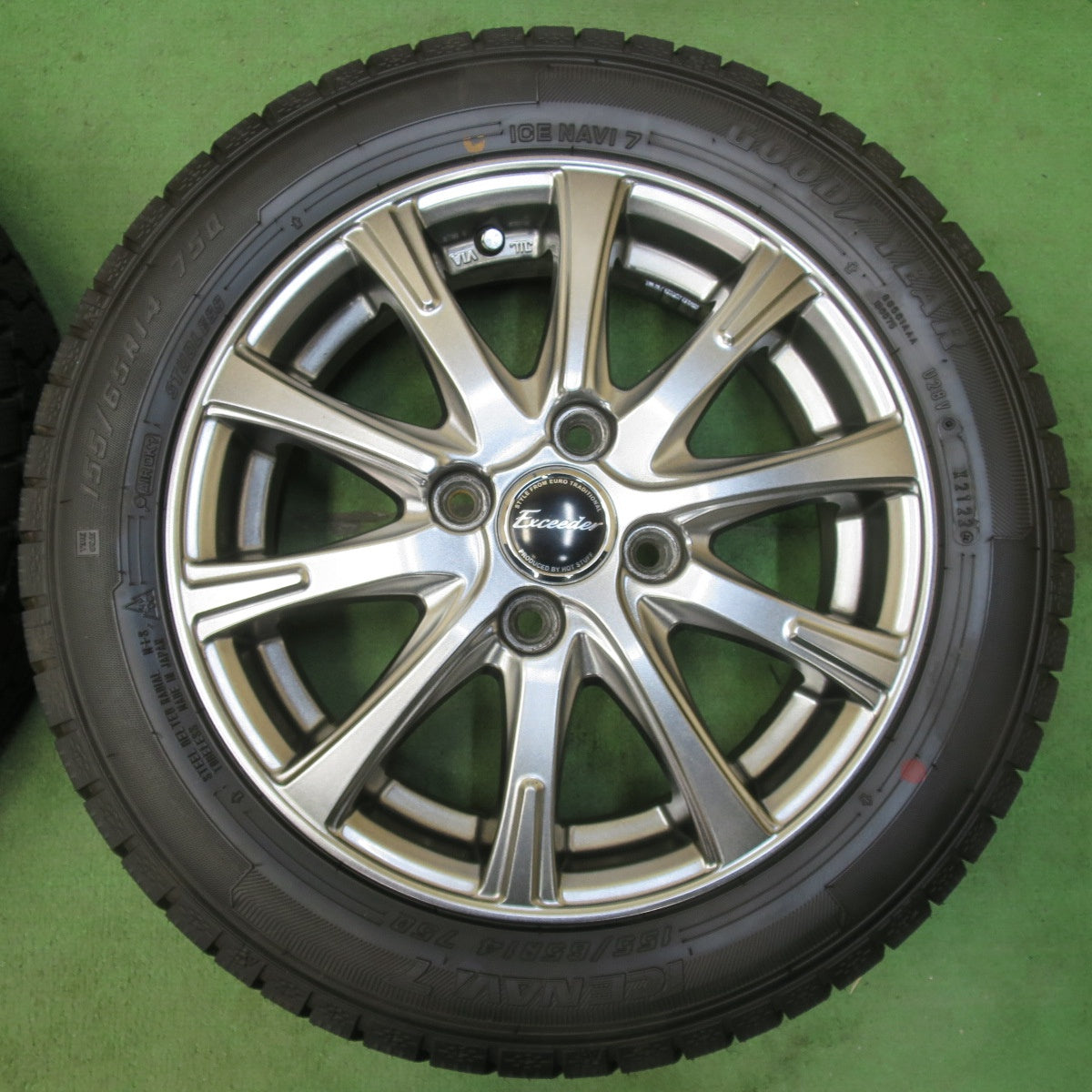 タイヤほぼ未使用！22年！キレイ★スタッドレス 155/65R14 グッドイヤー アイスナビ7 Exceeder エクシーダー 14インチ PCD100/4H★5042906イス