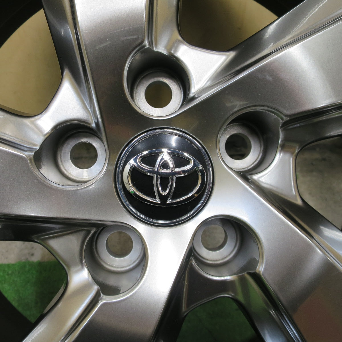 新車外し◎トヨタ 50系 RAV4 Gグレード 純正 ホイール 18インチ 18×7J PCD114.3/5H◎6101202NGホ