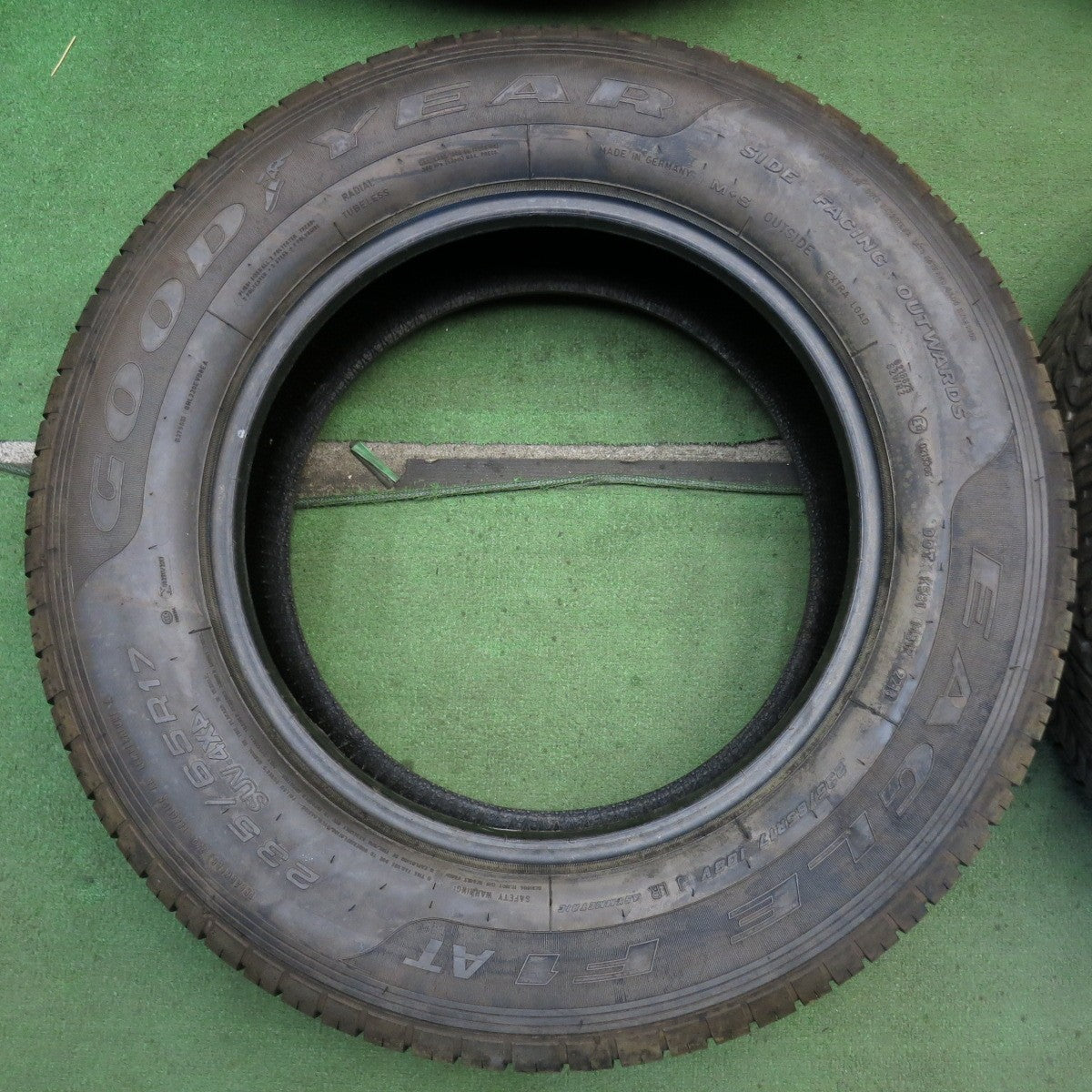 バリ溝！9.5分以上◎235/65R17 グッドイヤー イーグル F1 AT タイヤ 17インチ ジャガー Eペイス E-PACE Eペース 等◎6082607KKノタ