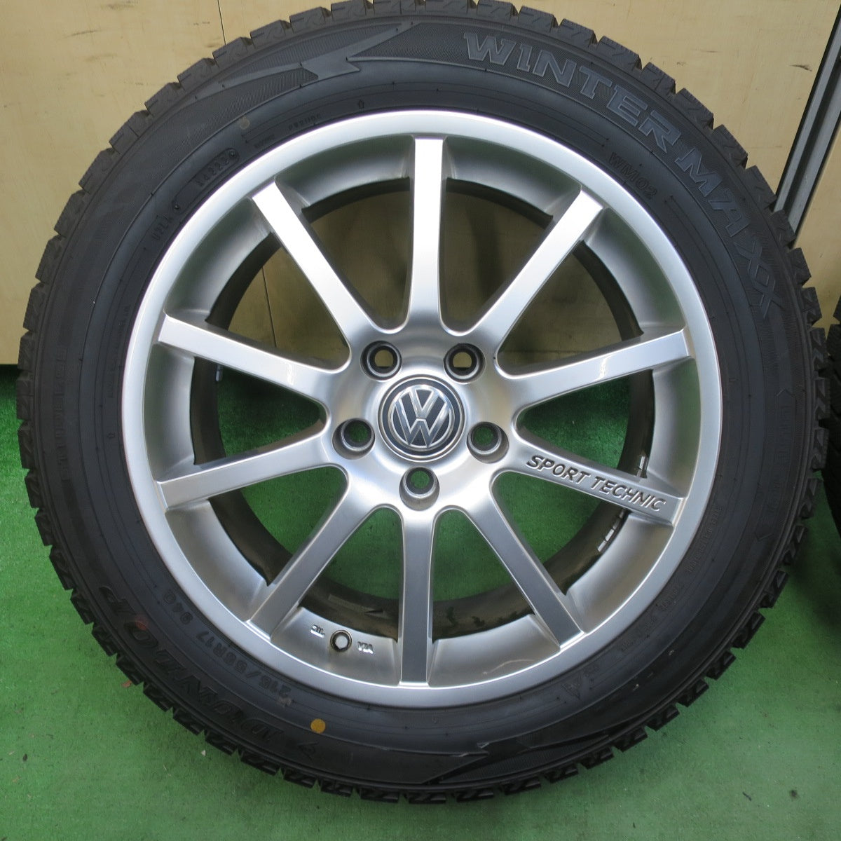 バリ溝！22年！9.5分★ワーゲン 等 215/55R17 SPORT TECHNIC スタッドレス ダンロップ ウインターマックス WM02 スポーツテクニック 17インチ PCD112/5H★5061905TTス