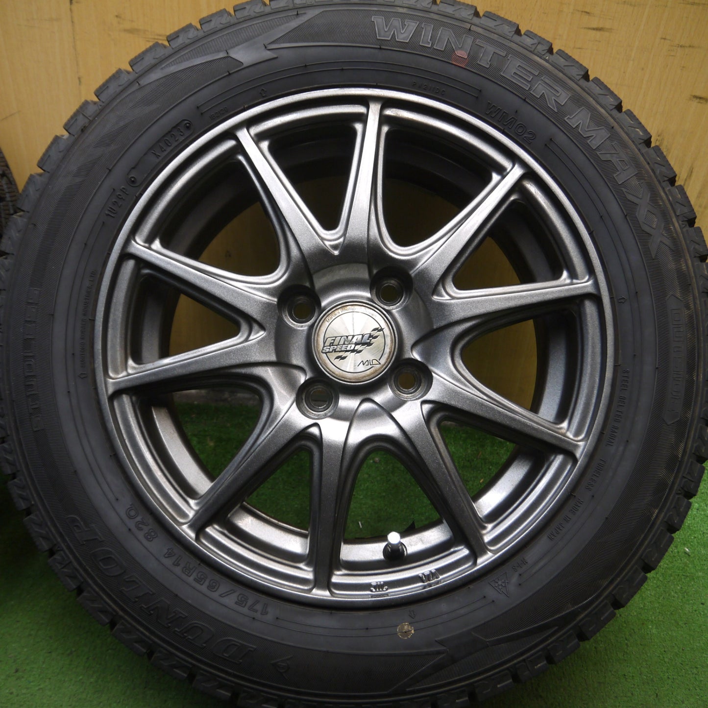 *送料無料* バリ溝！23年！キレイ！9.5分以上★スタッドレス 175/65R14 ダンロップ ウインターマックス WM02 FINAL SPEED MiD PCD100/4H★4053110Hス