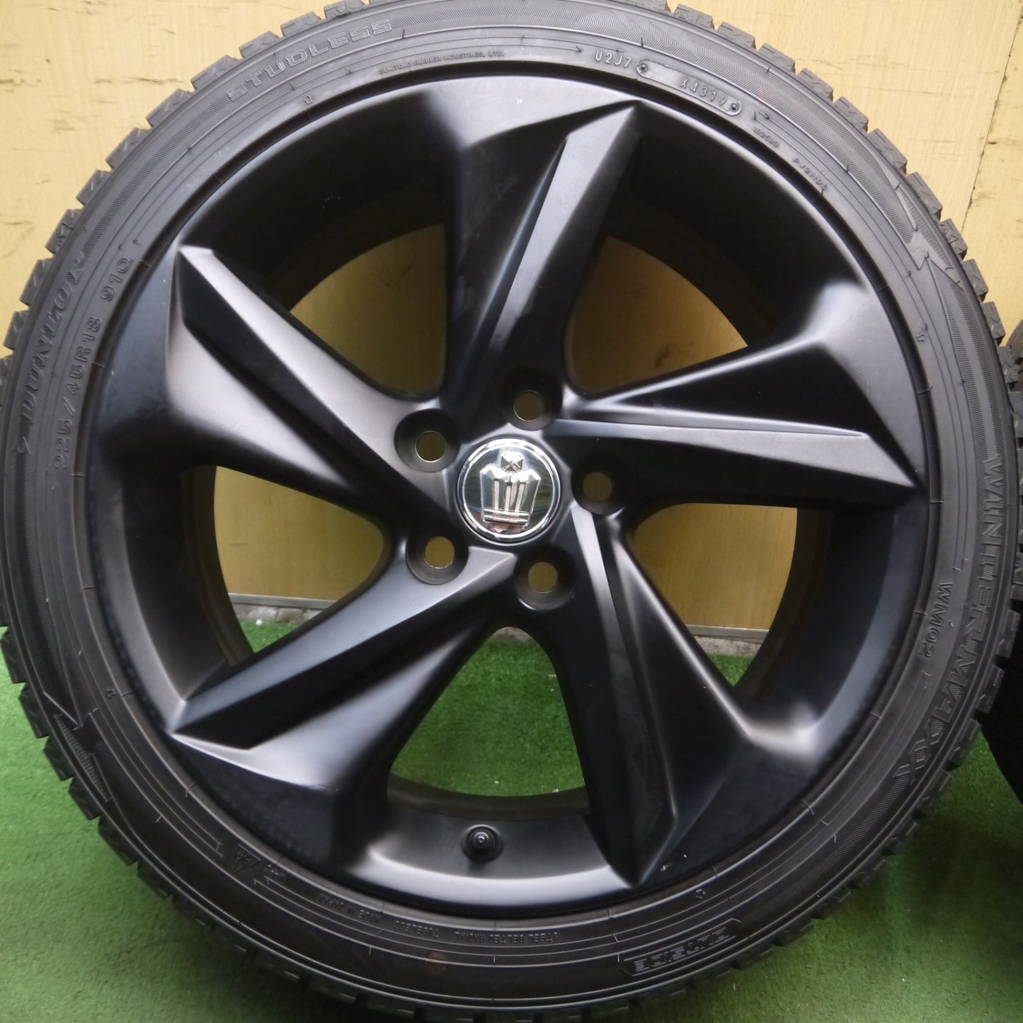 *送料無料* バリ溝！9.5分★トヨタ 220系 クラウン RS 純正 225/45R18 スタッドレス ダンロップ ウインターマックス WM02 PCD114.3/5H★4061009Hス