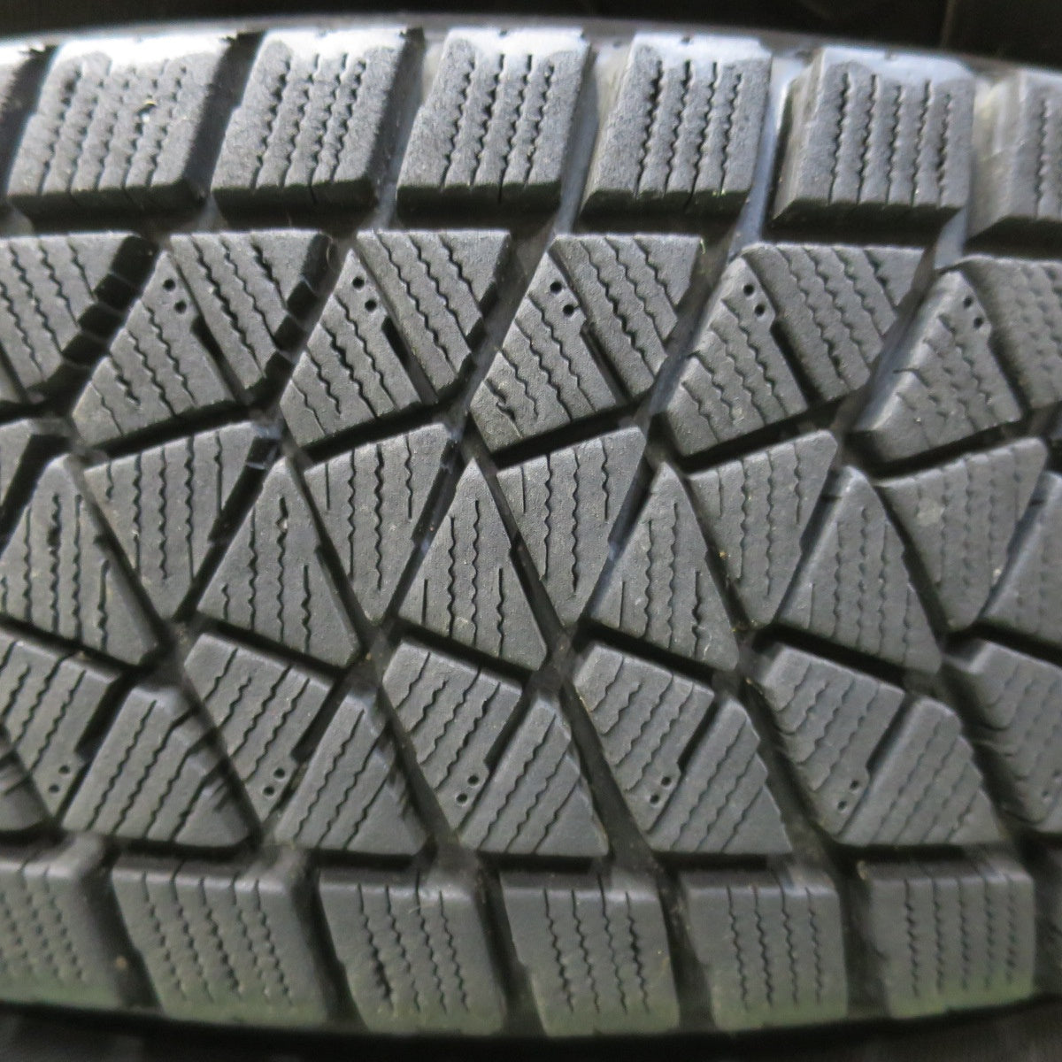 4本価格★スズキ ジムニー 純正 175/80R16 スタッドレス ブリヂストン ブリザック DM-V2 16インチ PCD139.7/5H★6020607イス
