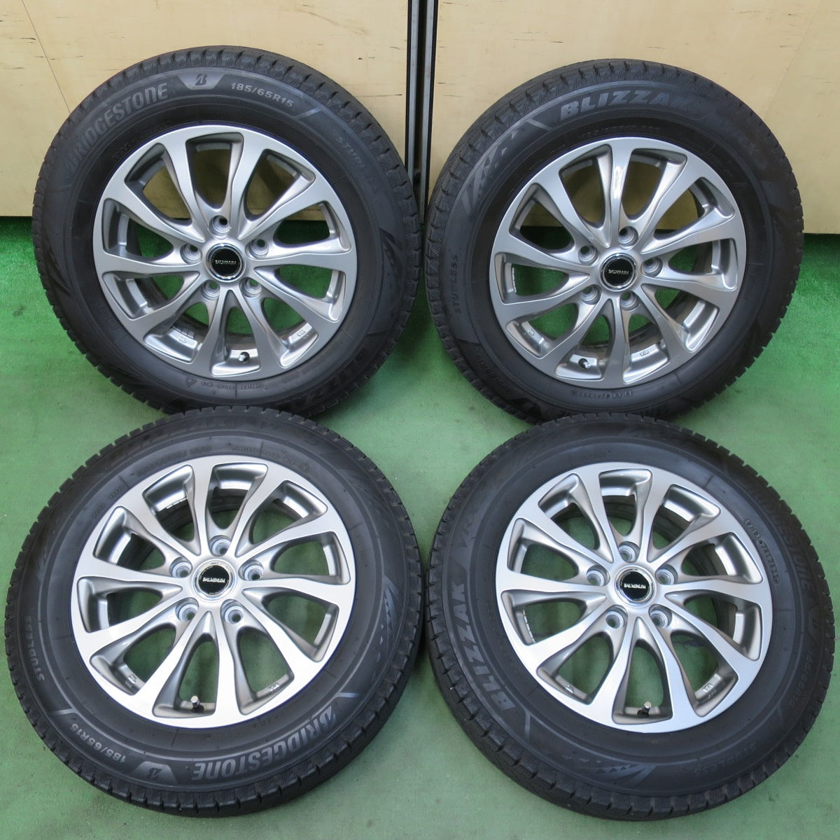 バリ溝！22年！キレイ！8.5分★スタッドレス 185/65R15 ブリヂストン ブリザック VRX3 BALMINUM TR10 バルミナ 15インチ PCD114.3/5H★5120906イス