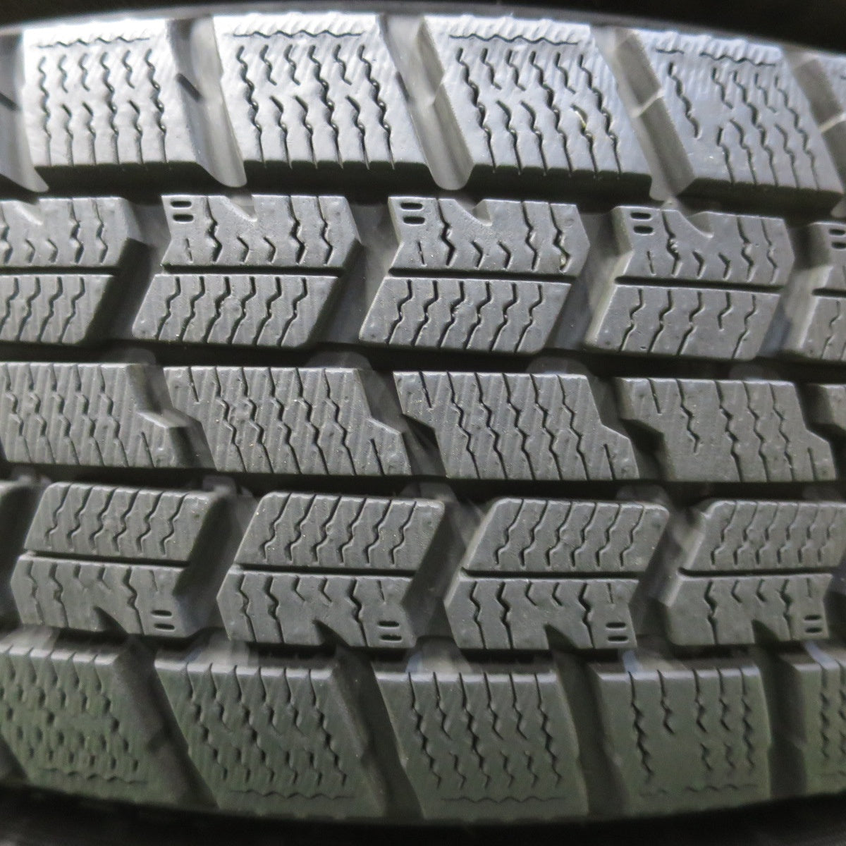 バリ溝！23年！キレイ！9.5分以上◎スタッドレス 165/65R14 グッドイヤー アイスナビ7 ravrion RS01 ラブリオン 14インチ PCD100/4H◎6081207イス