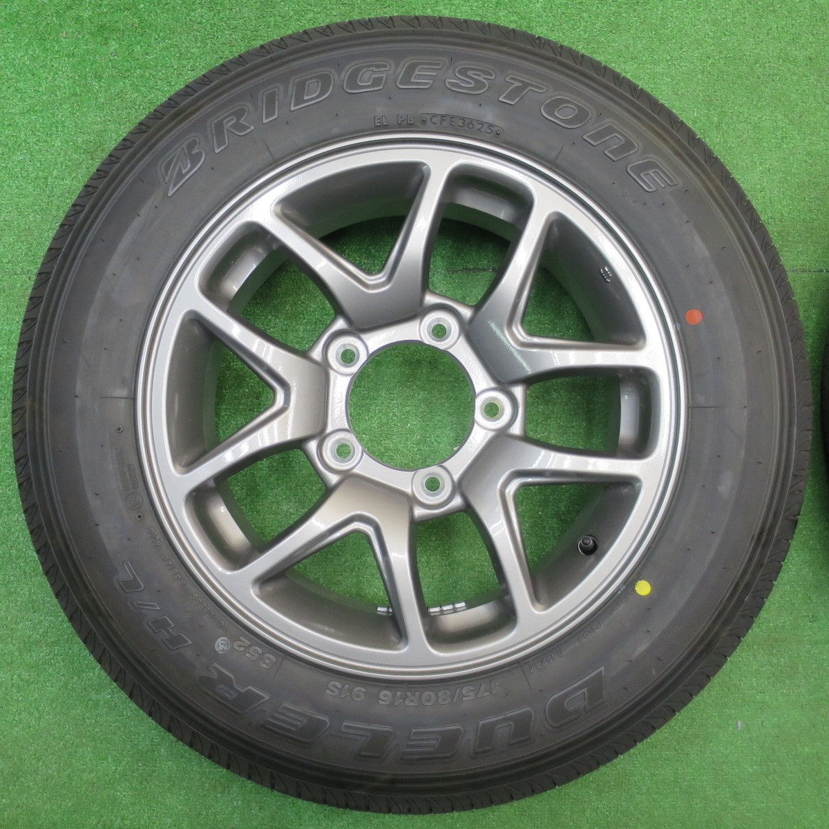 新車外し！25年★スズキ JB64W ジムニー 純正 175/80R16 ブリヂストン デューラー H/L 852 16インチ PCD139.7/5H★5110506NJノ