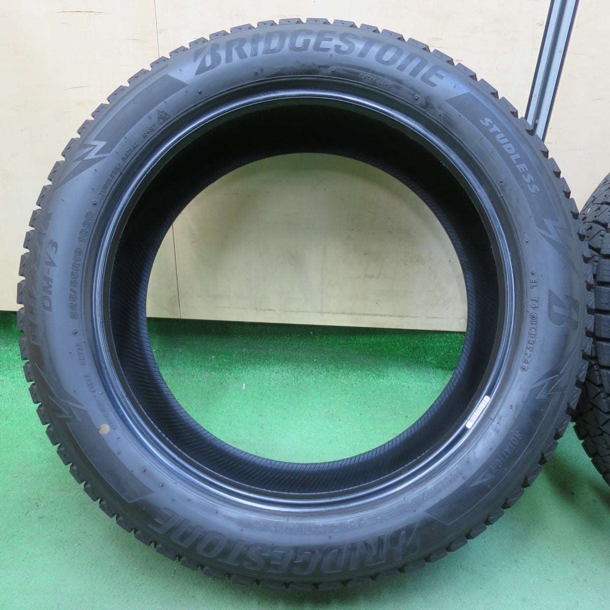 バリ溝！24年！9.5分以上！2本★スタッドレス 225/55R19 ブリヂストン ブリザック DM-V3 19インチ ハリアー クラウンクロスオーバー CX-8 等★5051710イスタ