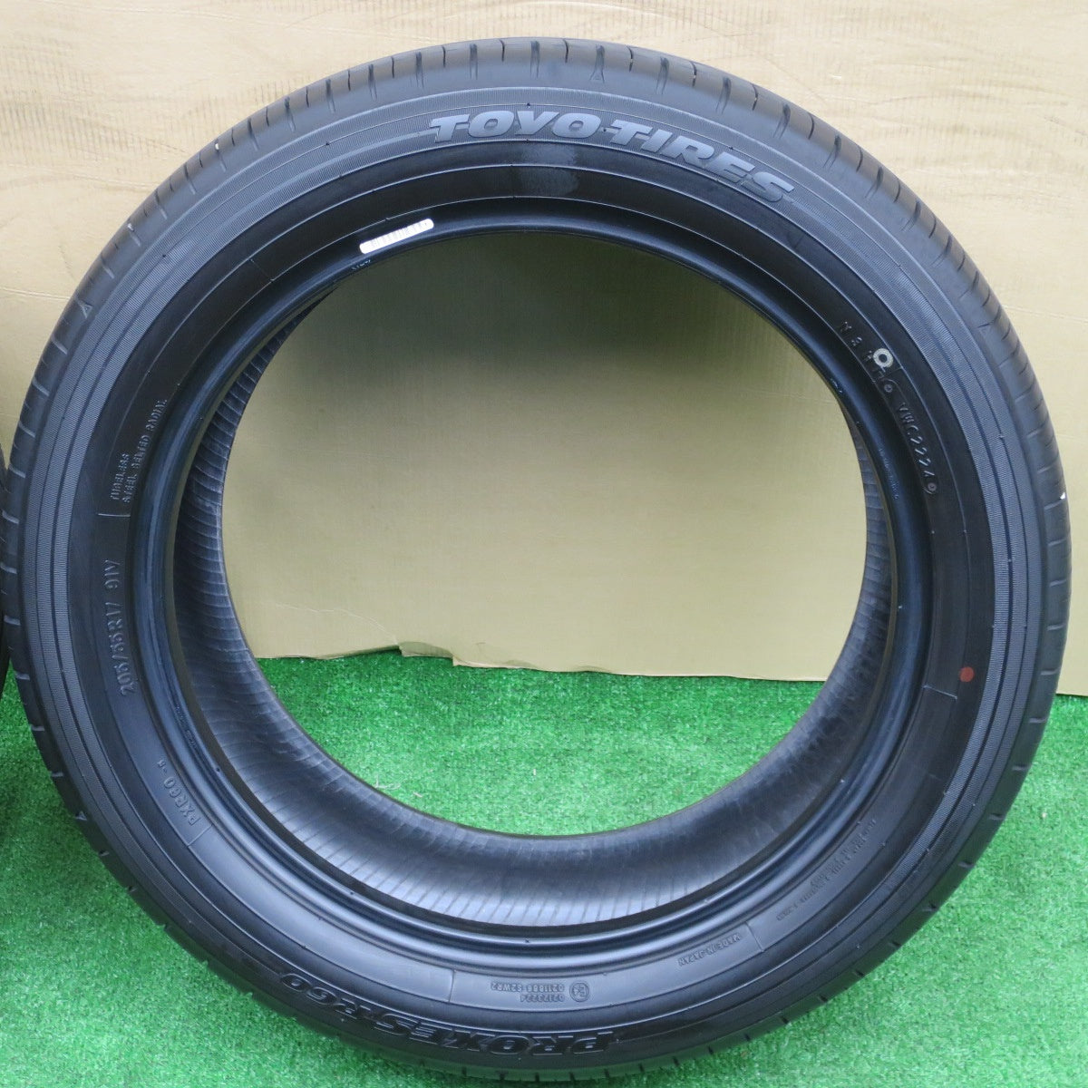 バリ溝！24年！9.5分★205/55R17 トーヨー プロクセス R60 タイヤ 17インチ ノア ヴォクシー ステップワゴン キックス 等★5121101NKノタ
