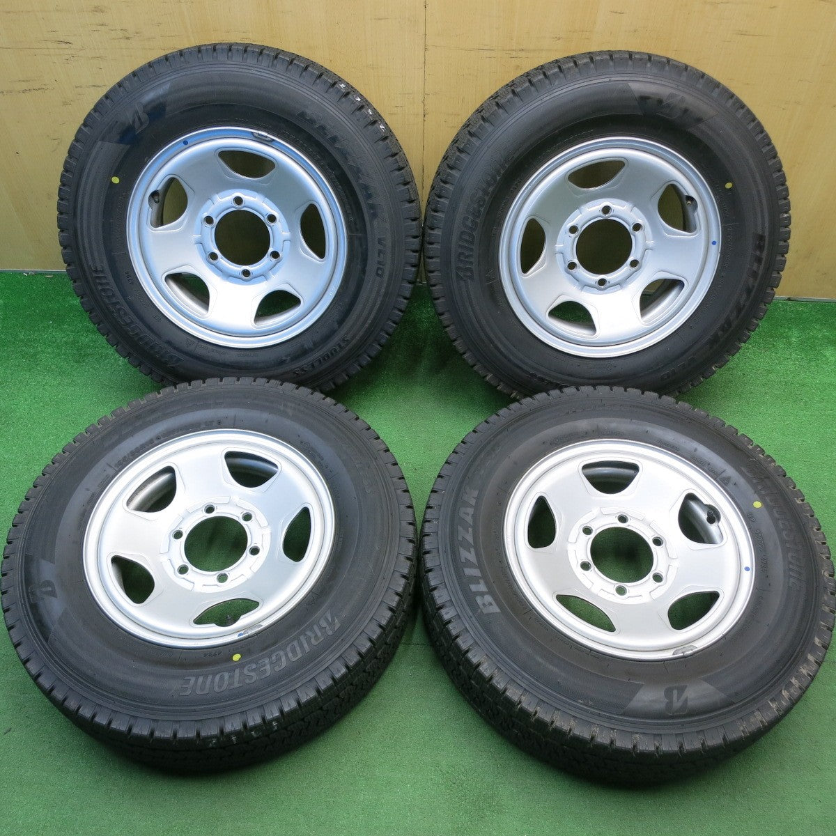 バリ溝！24年！キレイ！9分★スタッドレス 195/80R15 107/105N ブリヂストン ブリザック VL10 スチール ホイール 15インチ PCD139.7/6H★6040514HAス