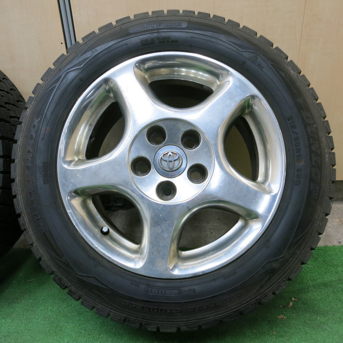 *送料無料* バリ溝！9.5分★トヨタ アリスト 純正 215/60R16 スタッドレス ダンロップ ウインターマックス WM01 16インチ PCD114.3/5H★4060802ナス