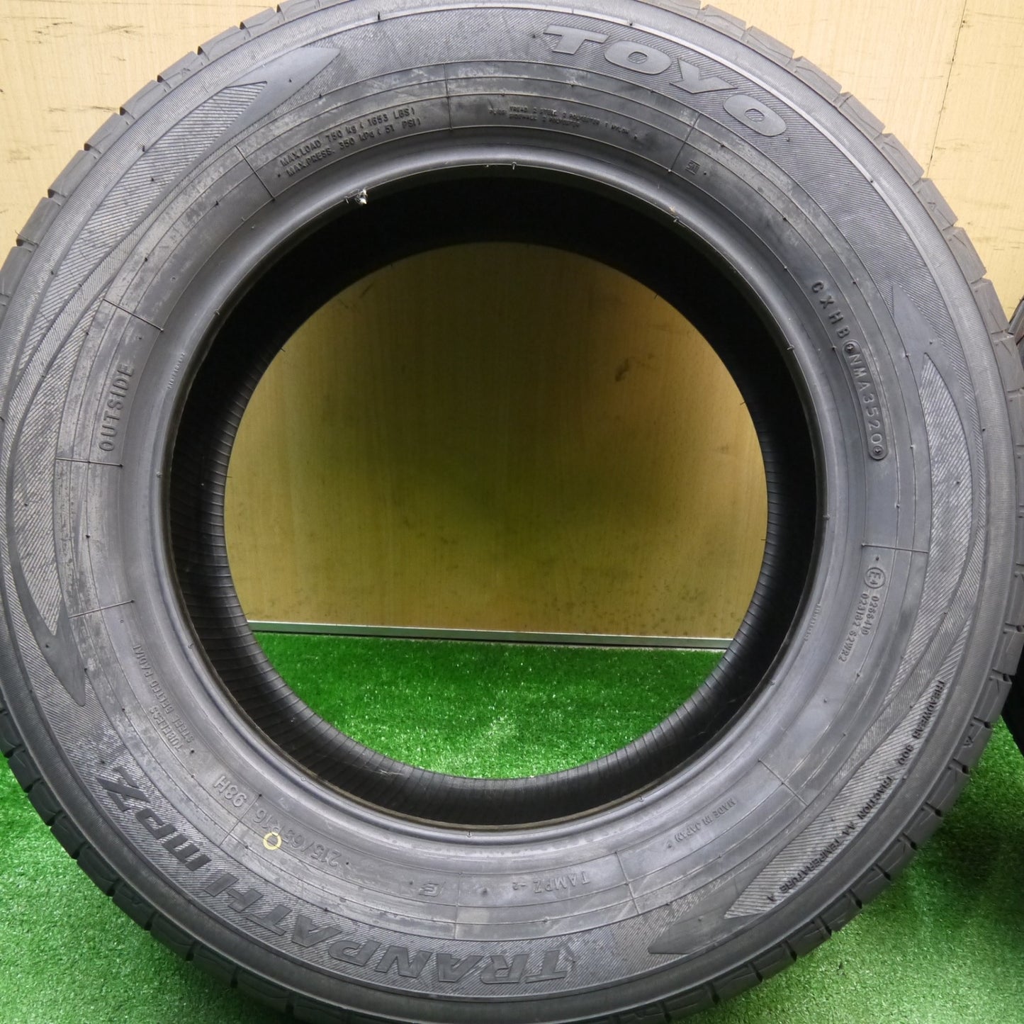 新車外し★215/65R16 トーヨー トランパス MPZ タイヤ 16インチ アルファード ヴェルファイア 等★5121507Hノタ