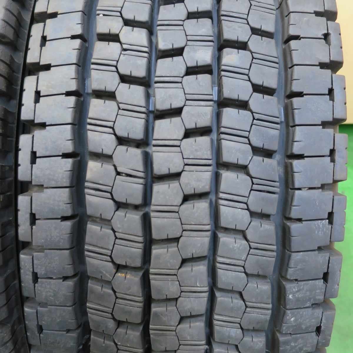 バリ溝！23年！9.5分★トラック タイヤ 245/70R19.5 136/134J スタッドレス ブリヂストン W999 19.5インチ★5041802イスタ