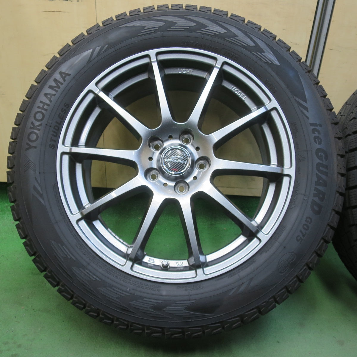 バリ溝！23年！キレイ！9.5分★スタッドレス 235/60R18 ヨコハマ アイスガード G075 SCHNEIDER MiD シュナイダー 18インチ PCD114.3/5H★6032604イス