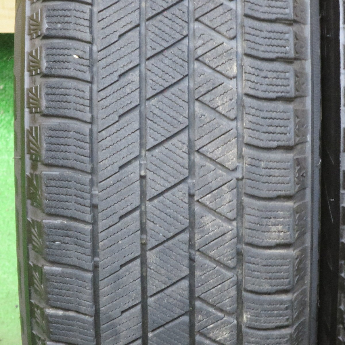 バリ溝！21年！キレイ！8.5分★スタッドレス 175/65R14 ブリヂストン ブリザック VRX3 GMach 14インチ PCD100/4H★5111906TTス