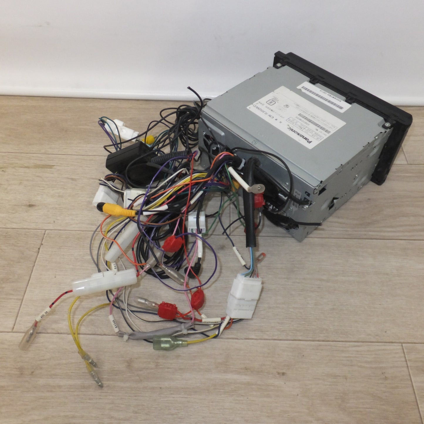 [送料無料] ★パナソニック Panasonic SDカーナビステーション Strada CN-R300WD[17]★