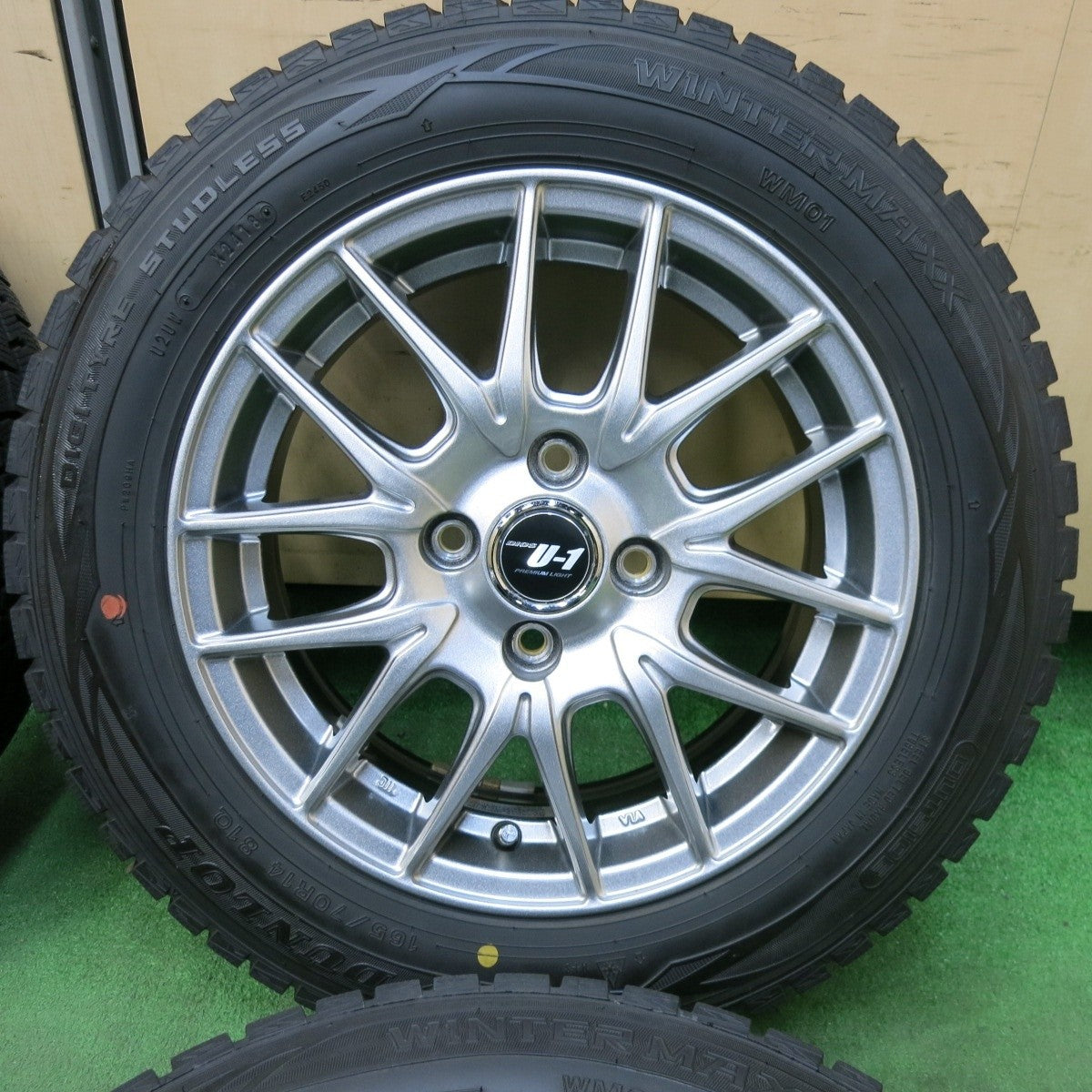 バリ溝！キレイ！9.5分以上☆スタッドレス 165/70R14 ダンロップ