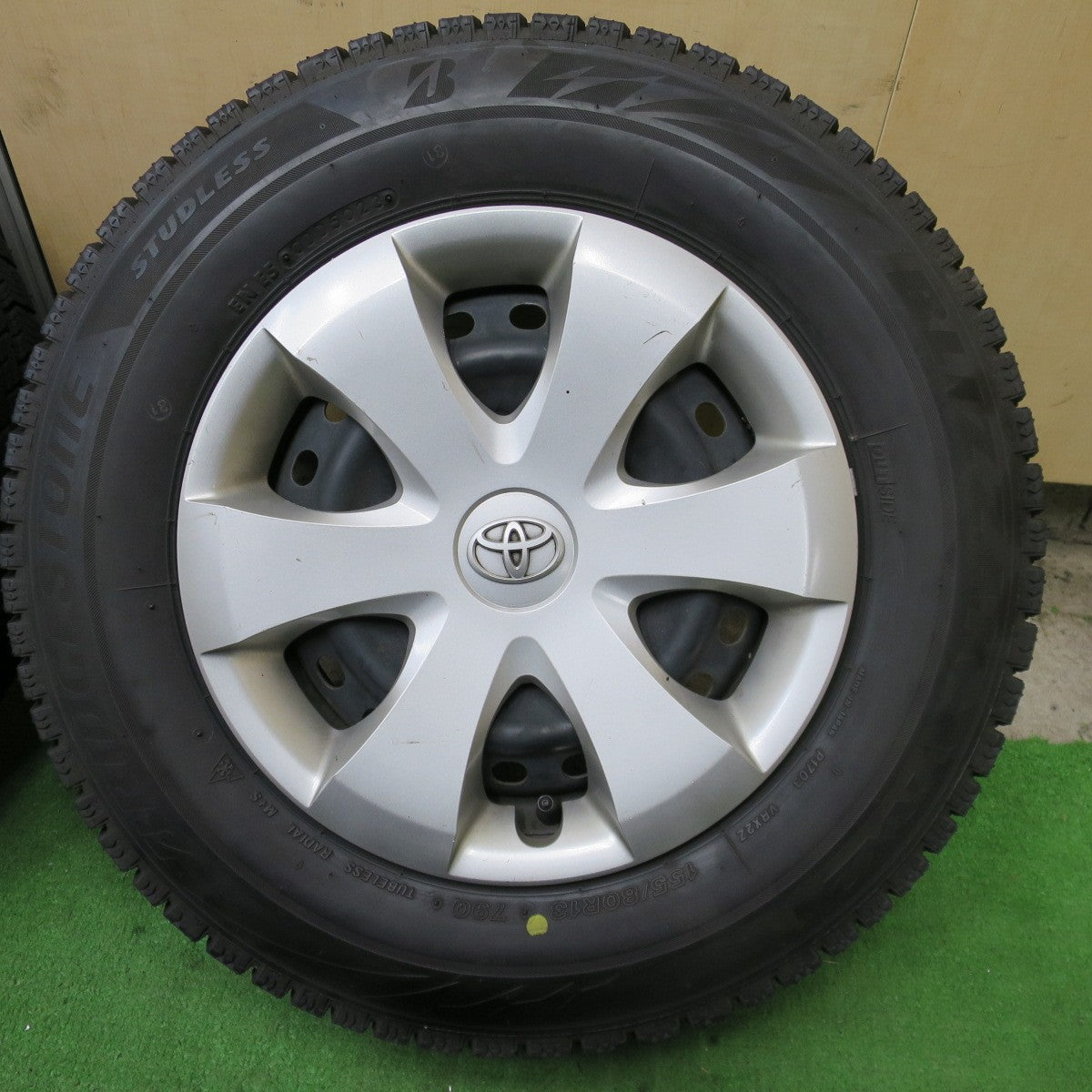 バリ溝！23年！9分★トヨタ パッソ ヴィッツ 等 純正 スチール 155/80R13 スタッドレス ブリヂストン ブリザック VRX2 13インチ PCD100/4H★6030201ナス
