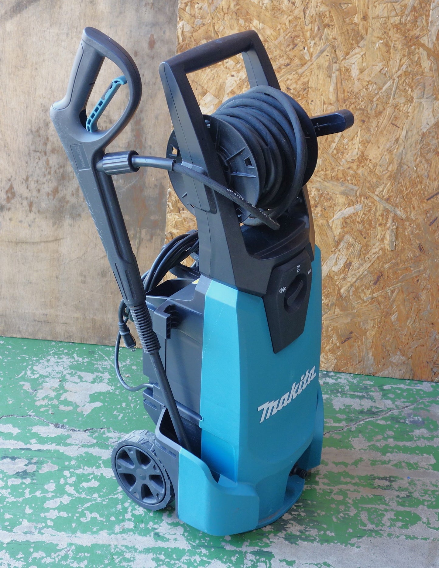 [送料無料] ◆makita マキタ 高圧洗浄機 MHW0820 屋外用 静音+節水モード AC100V 50/60Hz◆