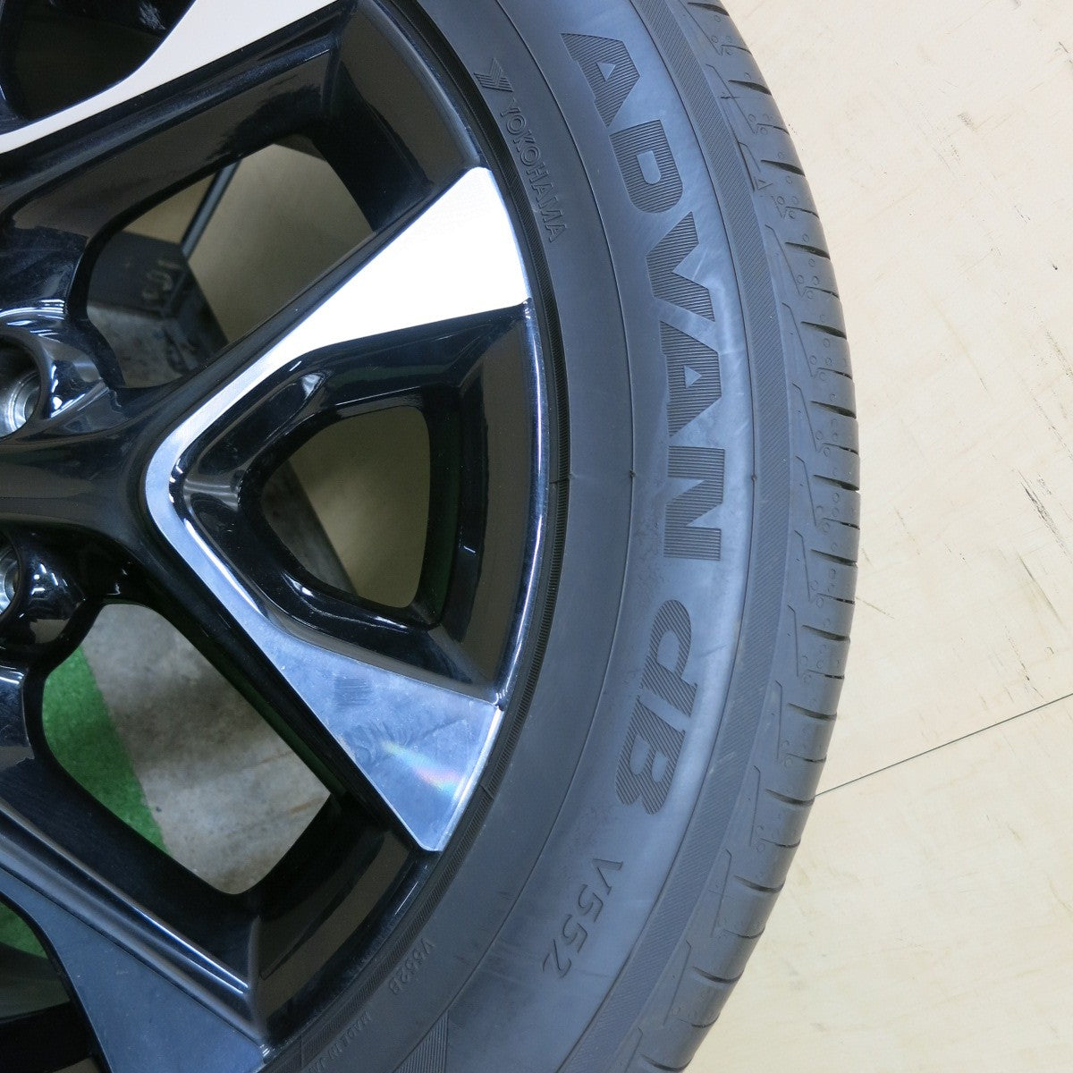 バリ溝！24年！9.5分！1本★ホンダ ZR-V Zグレード 純正 225/55R18 ヨコハマ アドバン dB V552 18インチ PCD114.3/5H★5051601ナノ