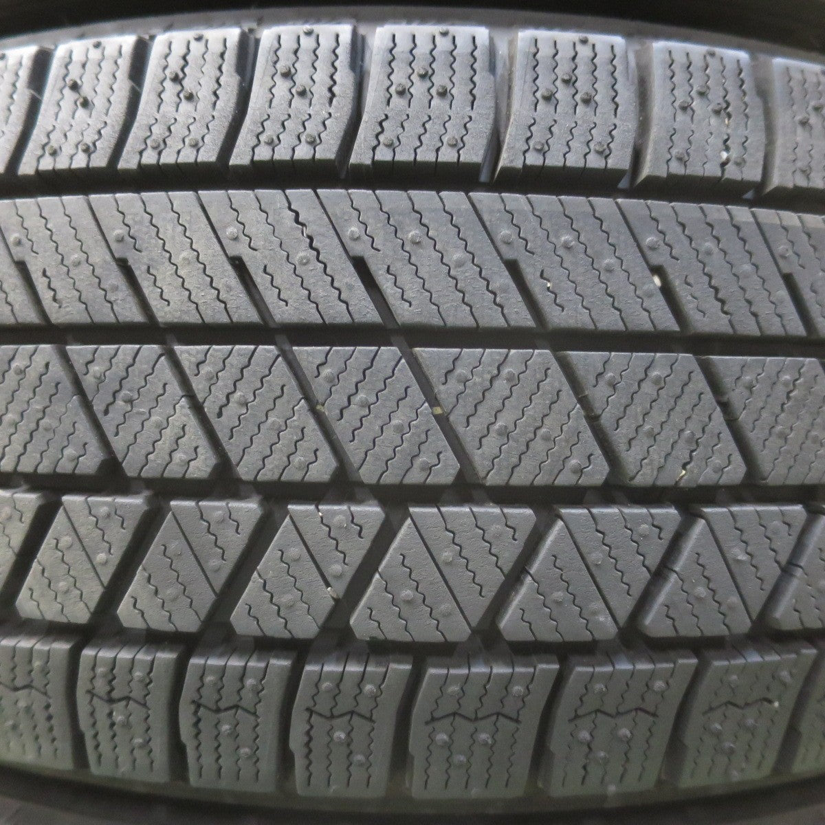 バリ溝！24年！ほぼ10分★スタッドレス 185/60R15 ブリヂストン ブリザック VRX3 タイヤ 15インチ アクア ヤリス ヴィッツ フィット インサイト 等★6031904イスタ