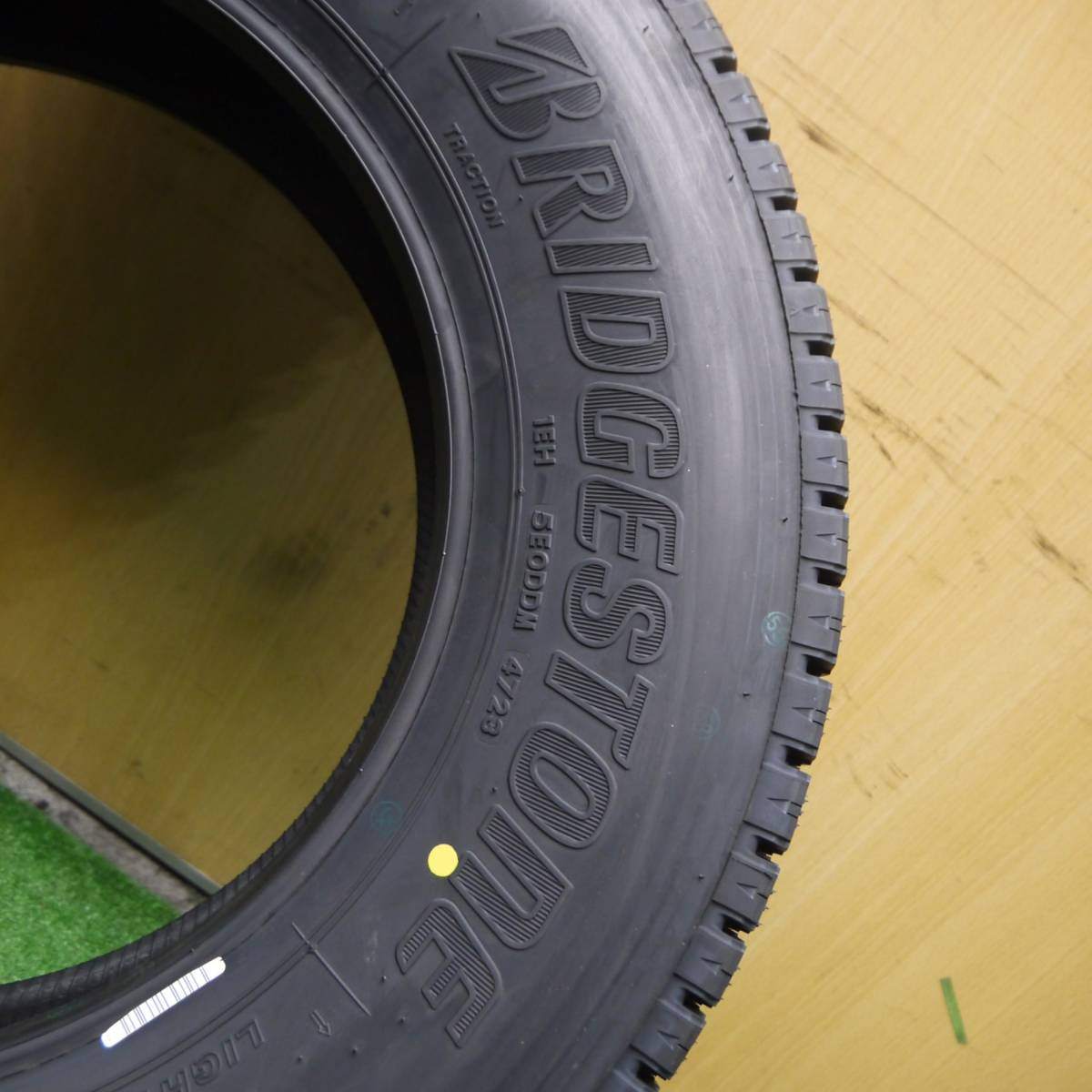 未使用！23年★小型 トラック バン タイヤ 205/75R16 113/111N スタッドレス ブリヂストン ブリザック W989★4020210Hスタ