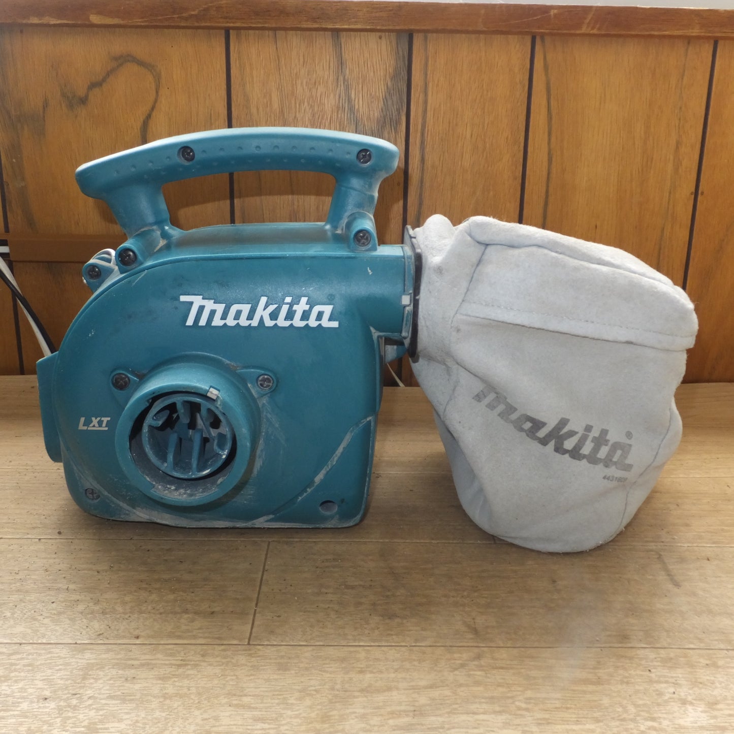 [送料無料] ★マキタ makita 充電式小型集じん機 VC350D 18V　充電器 DC18RC T　セット　バッテリ なし★