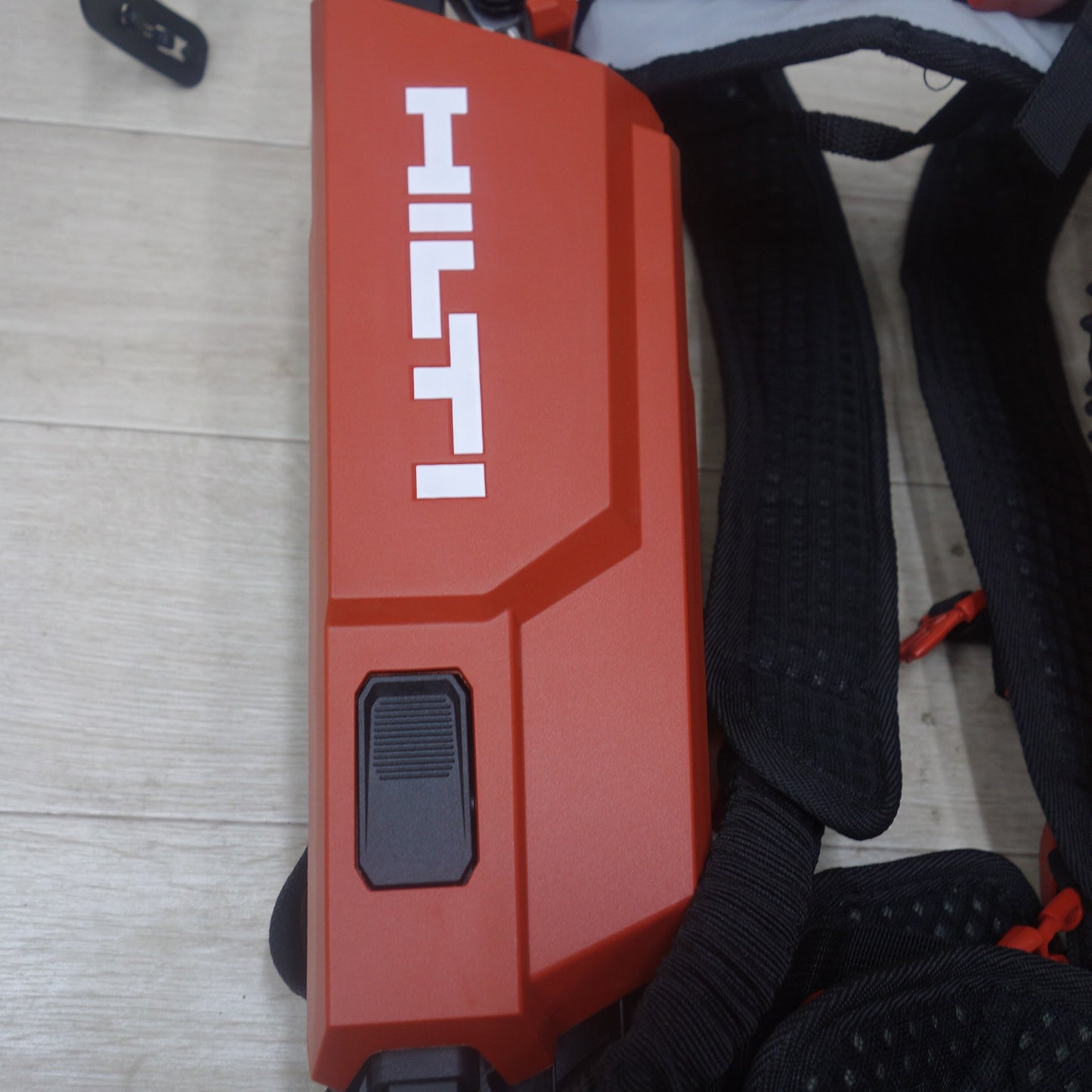 [送料無料] ほぼ未使用◆HILTI ショルダー エクソスケルトン EXO-S 天井 作業用 キャリーバッグ付 #3934464 #2296214 ヒルティ◆
