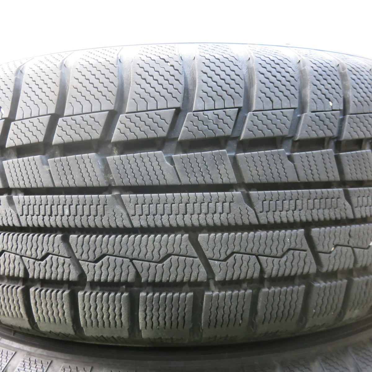 バリ溝！キレイ！9.5分★スタッドレス 215/60R17 トーヨー ウインター トランパス TX Fang ファング 17インチ PCD114.3/5H★6032101SKス
