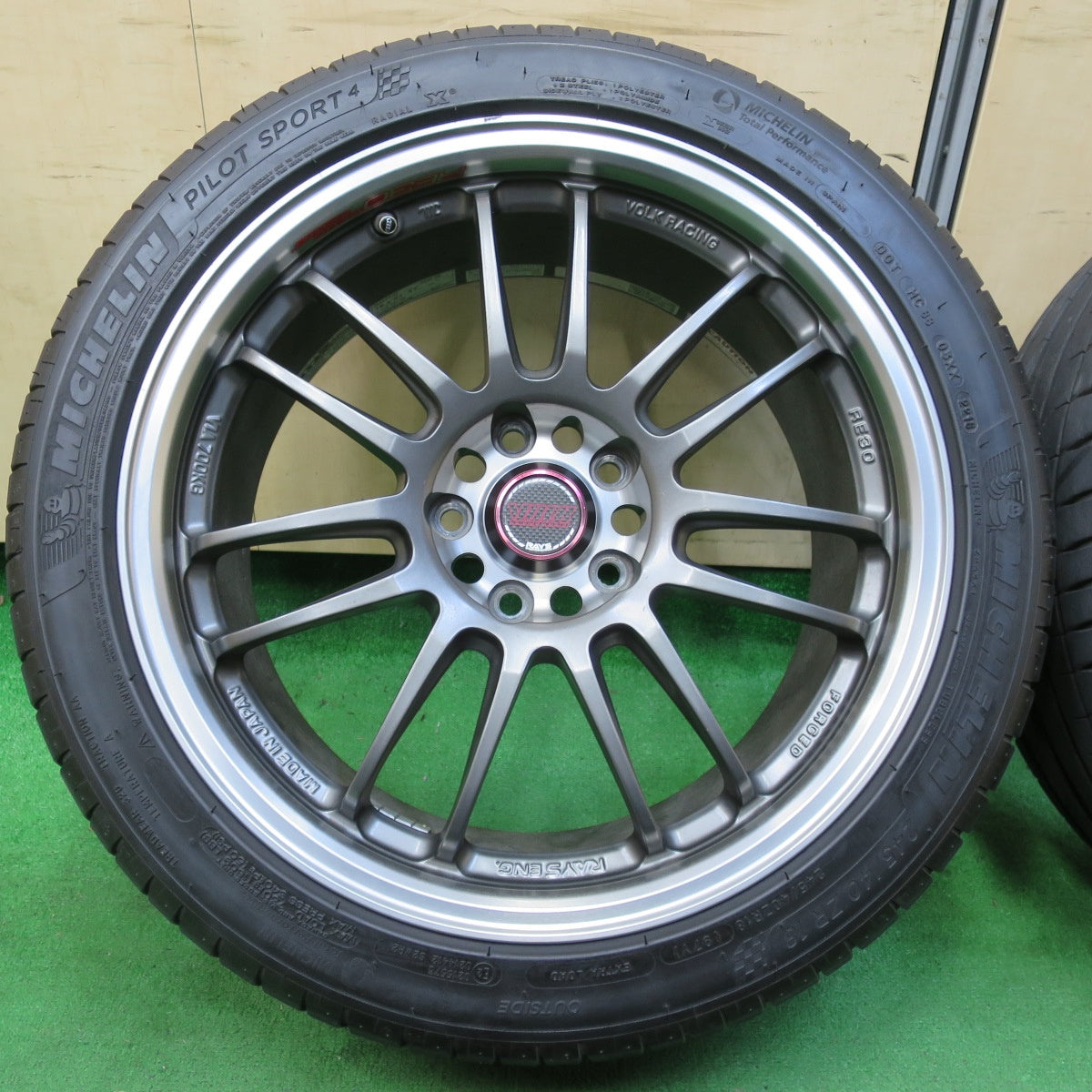 *送料無料* バリ溝！綺麗！8.5分★アウディ等 RAYS VOLK RACING RE30 CLUB SPORT 鍛造 245/40R18 ミシュラン パイロットスポーツ4 レイズ PCD112/5H★4070104イノ