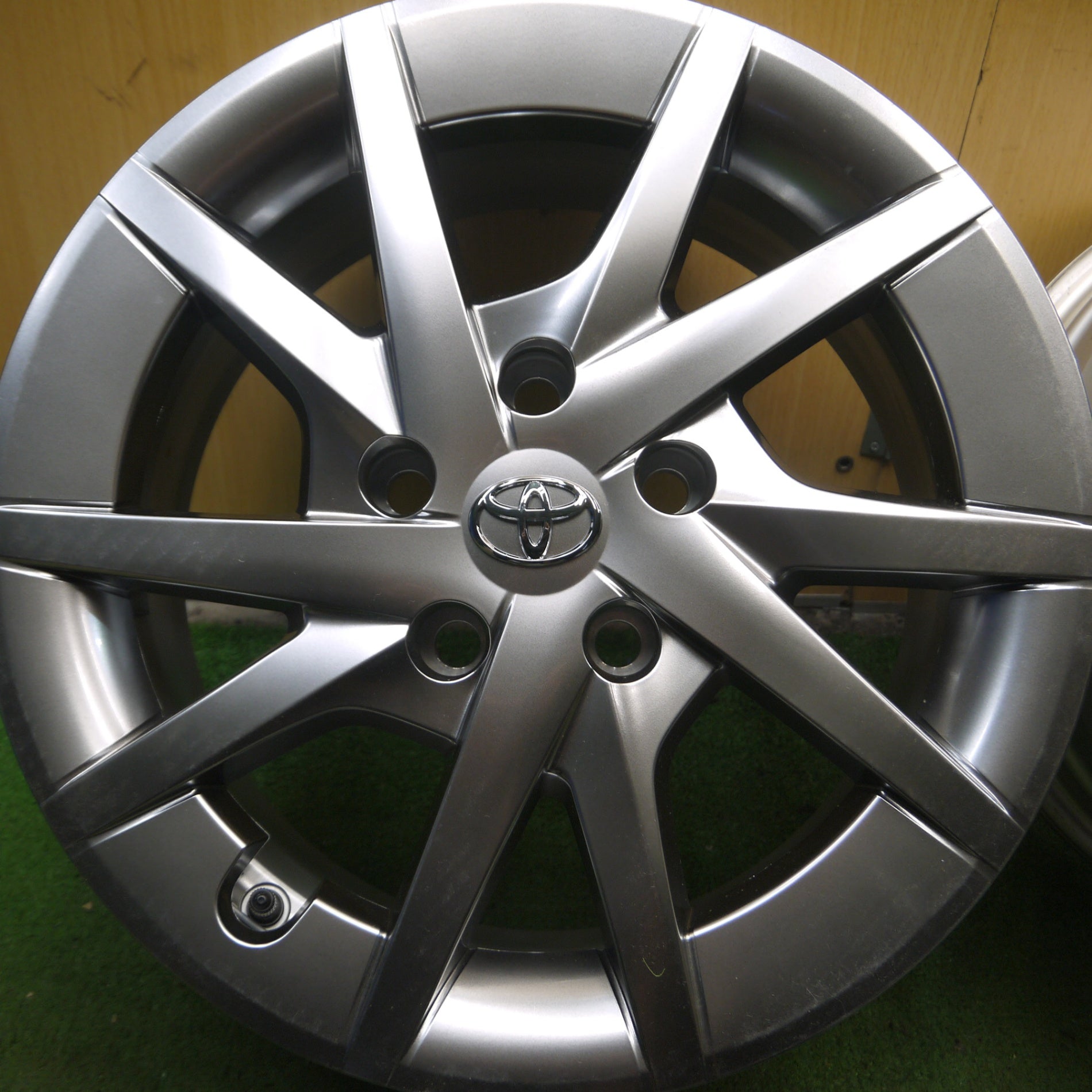 送料無料* 新車外し☆トヨタ プリウスα 純正 ハイグロス ホイール 16