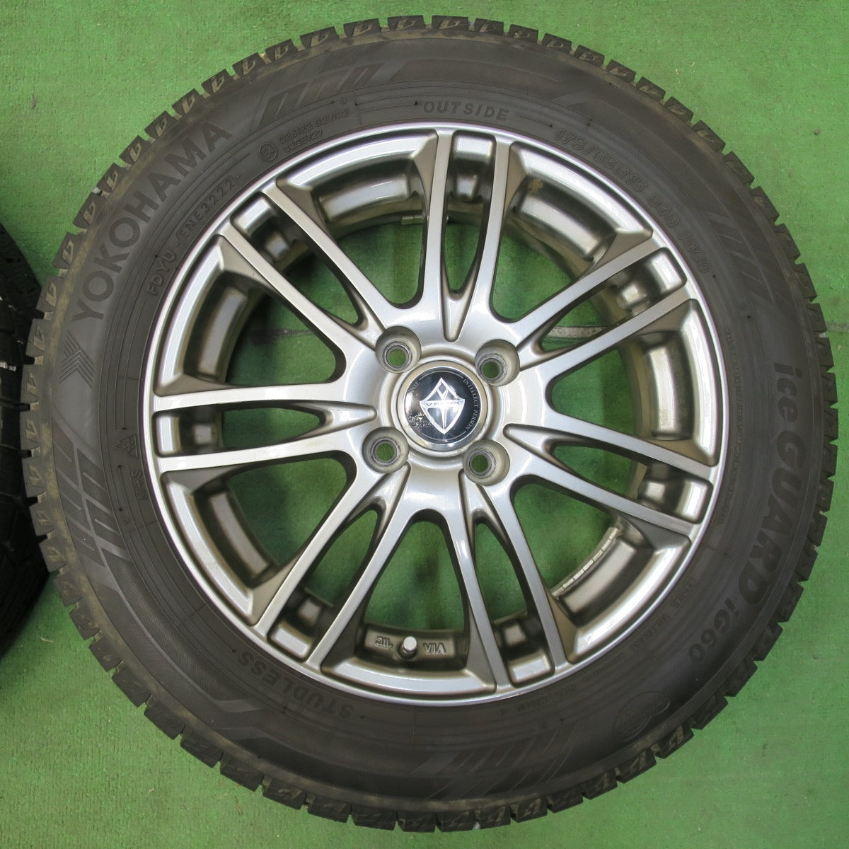 [送料無料] バリ溝！22年！9.5分★スタッドレス 175/65R15 ヨコハマ アイスガード iG60 VELVA ヴェルヴァ 15インチ PCD100/4H★4112006イス