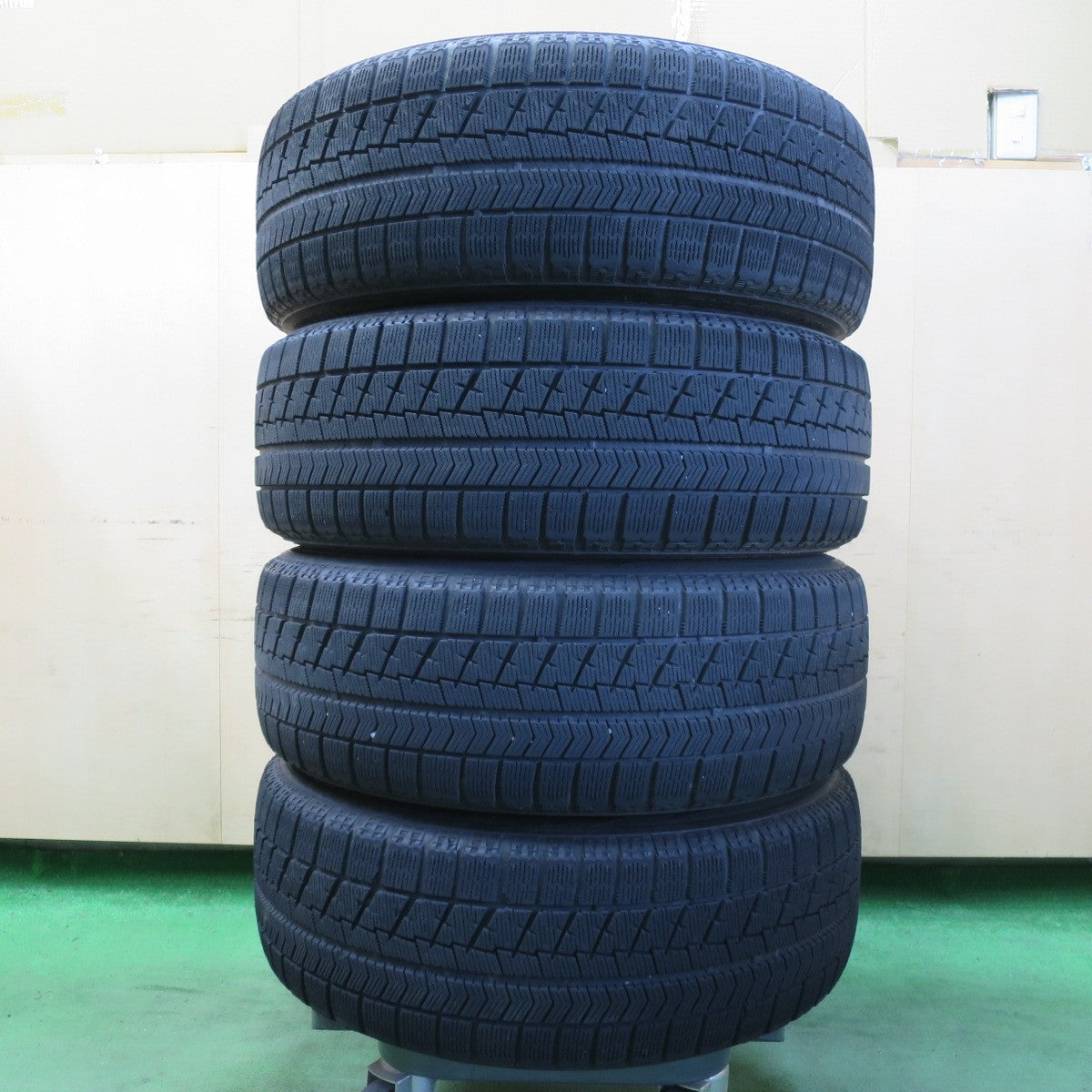 キレイ★スタッドレス 215/60R16 ブリヂストン ブリザック VRX MANARAY SPORT マナレイ スポーツ 16インチ PCD114.3/5H★5052706イス