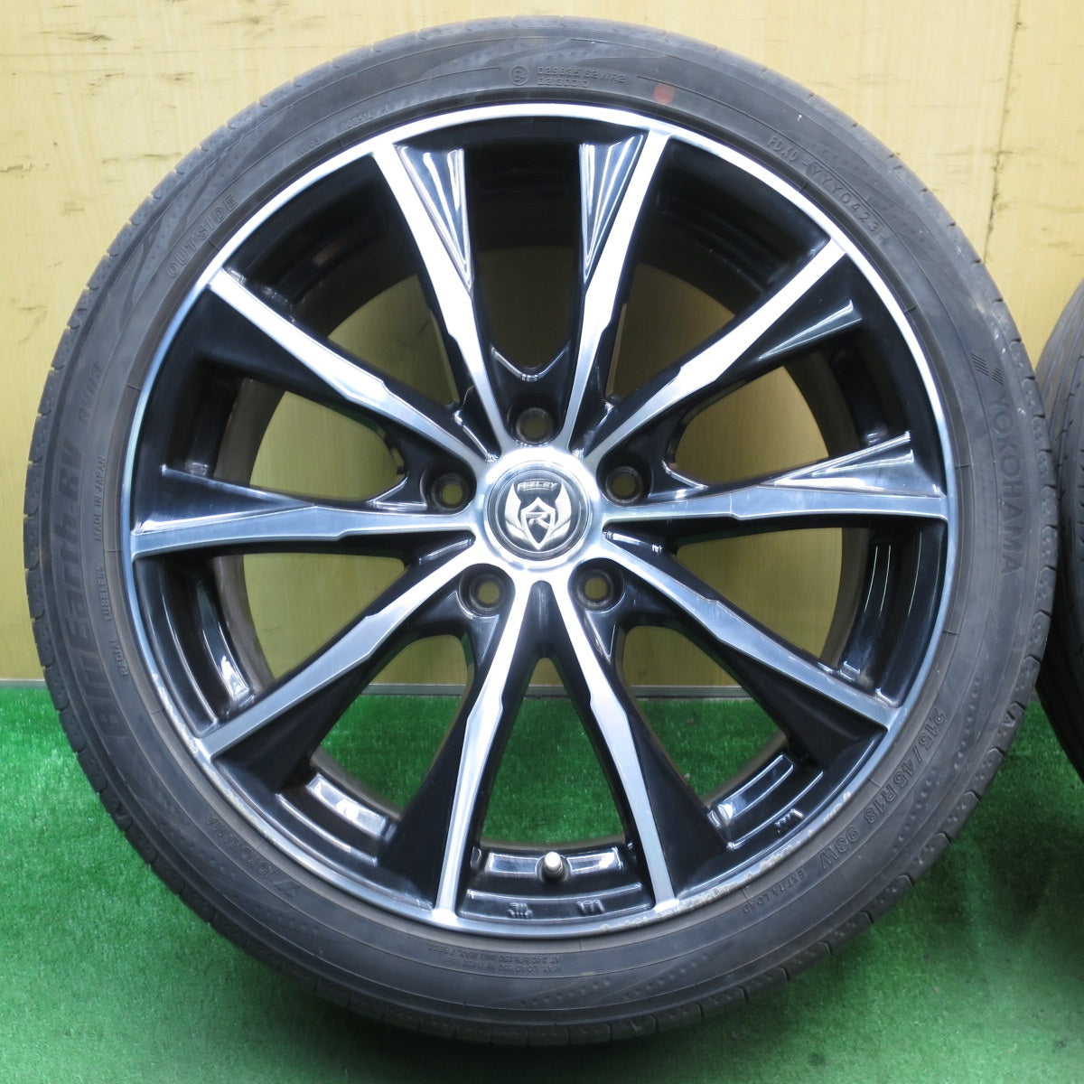 バリ溝！23年！9.5分★215/45R18 ヨコハマ BluEarth-RV RV03 RiZLEY ライツレー ブルーアース 18インチ PCD114.3/5H★5053011NJノ