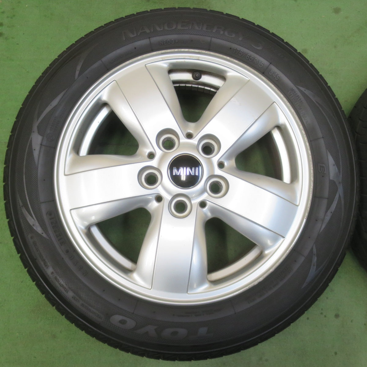 バリ溝！9.5分★MINI F56 ミニ クーパー 純正 175/65R15 トーヨー ナノエナジー3 プラス 15インチ PCD112/5H★6020602イノ