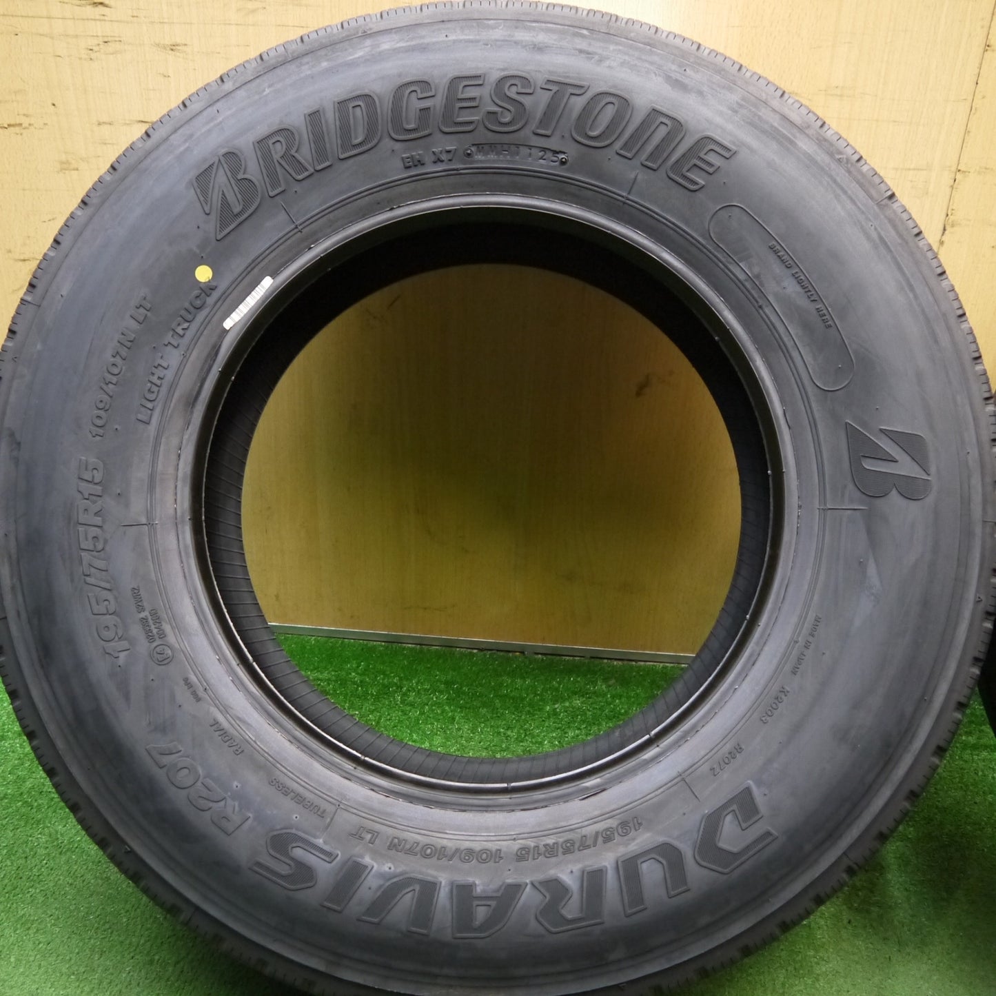 未使用！25年★トラック タイヤ 195/75R15 109/107N ブリヂストン デュラビス R207 DURAVIS 15インチ★5080106Hノタ