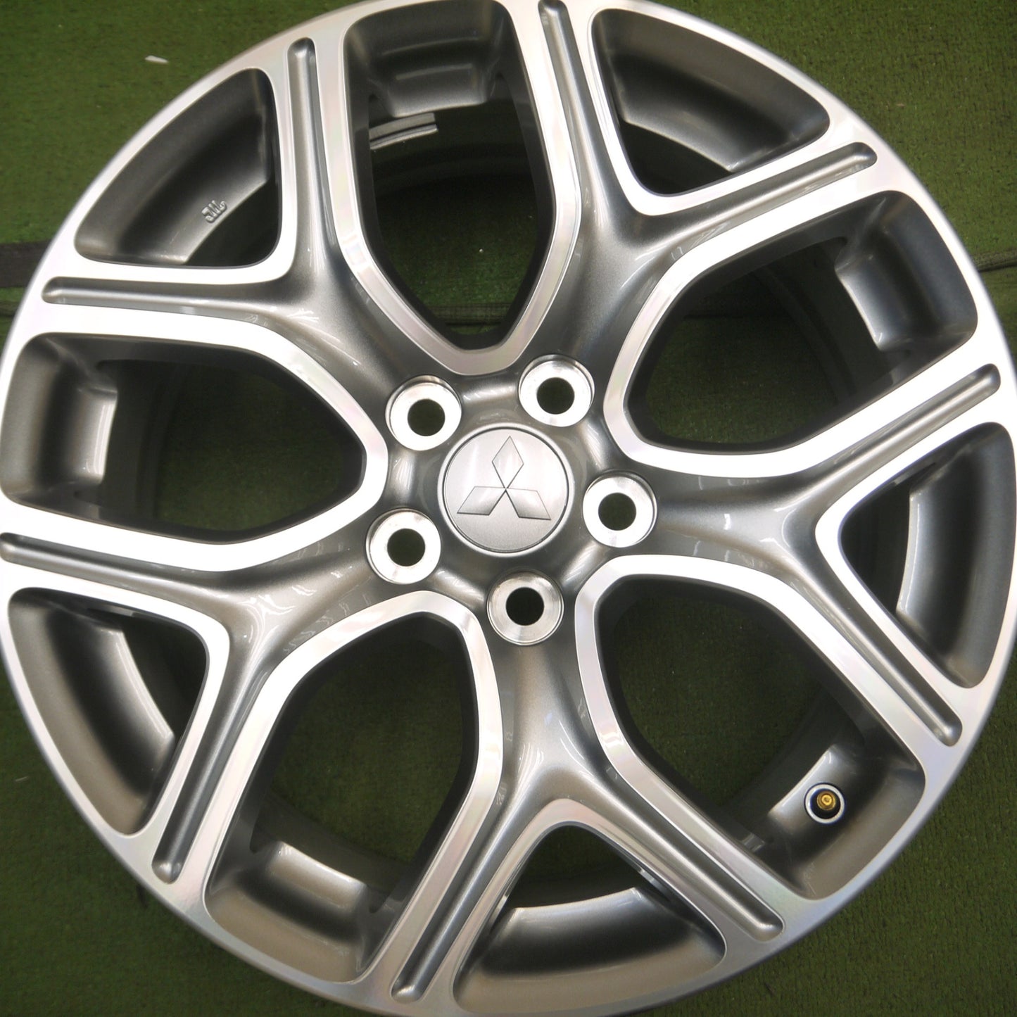 *送料無料* 新車外し★三菱 アウトランダー PHEV 純正 ホイール 18インチ 18×7J PCD114.3/5H★4051010Hホ