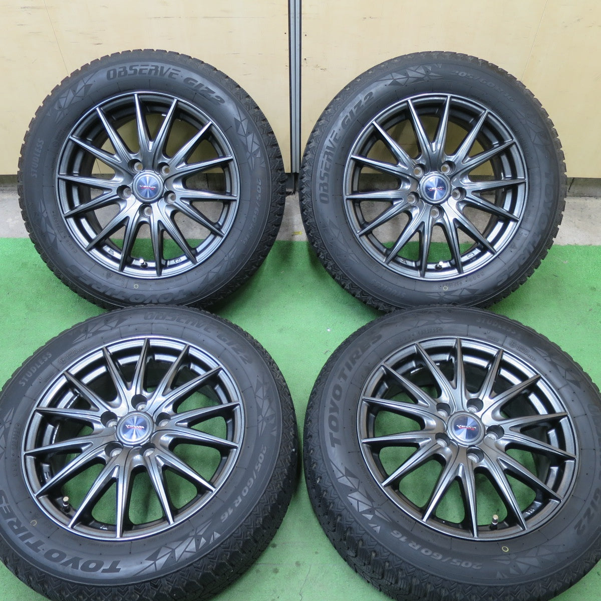 バリ溝！22年！キレイ！9.5分★スタッドレス 205/60R16 トーヨー オブザーブ GIZ2 VELVA SPORTZ ヴェルヴァ 16インチ PCD114.3/5H★5051301TTス