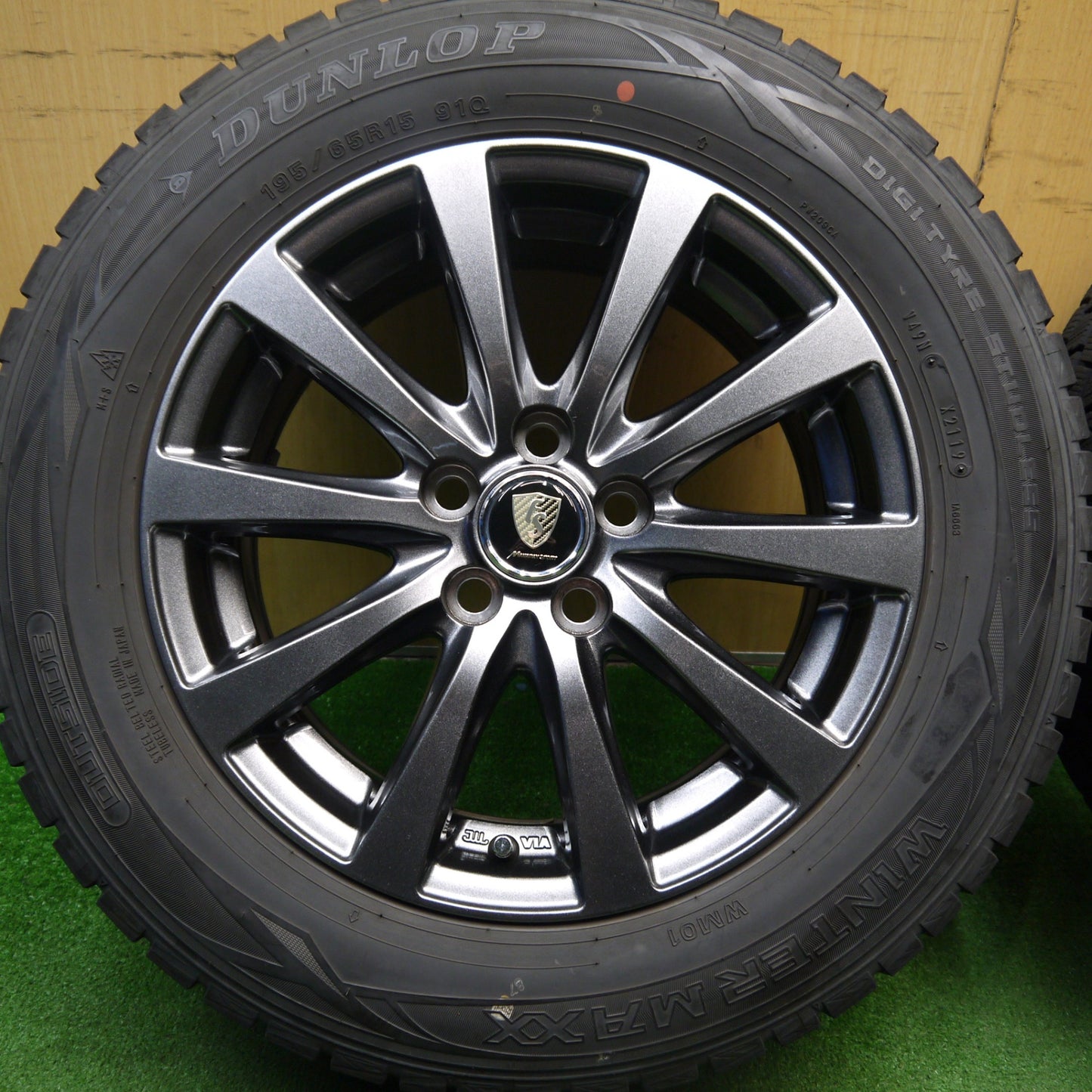[送料無料] バリ溝！キレイ！9分★プリウス 等 195/65R15 スタッドレス ダンロップ ウインターマックス WM01 MANARAY SPORT マナレイ スポーツ 15インチ PCD100/5H★5040105Hス