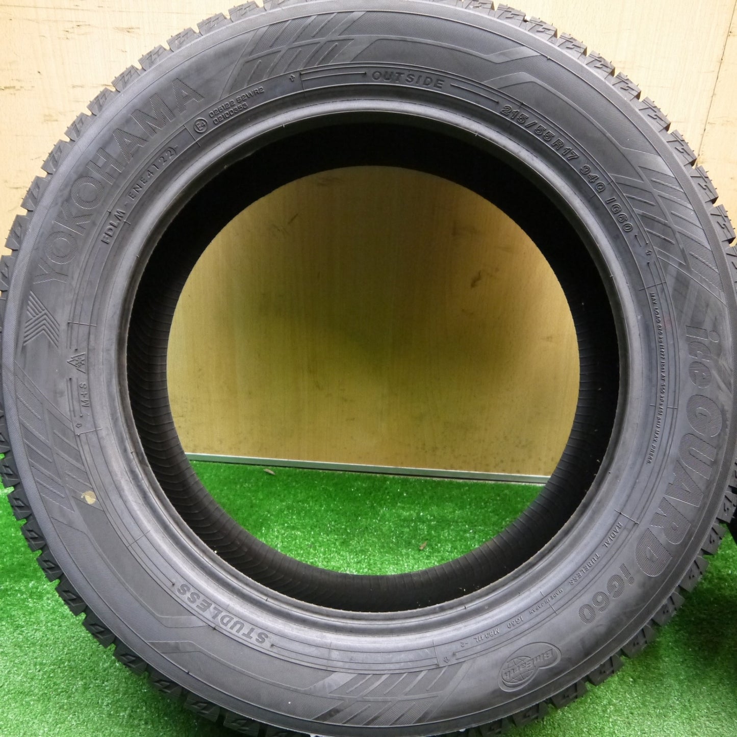 ほぼ未使用！22年★スタッドレス 215/55R17 ヨコハマ アイスガード iG60 タイヤ 17インチ セレナ ヤリスクロス ヴェゼル 等★5112507Hスタ