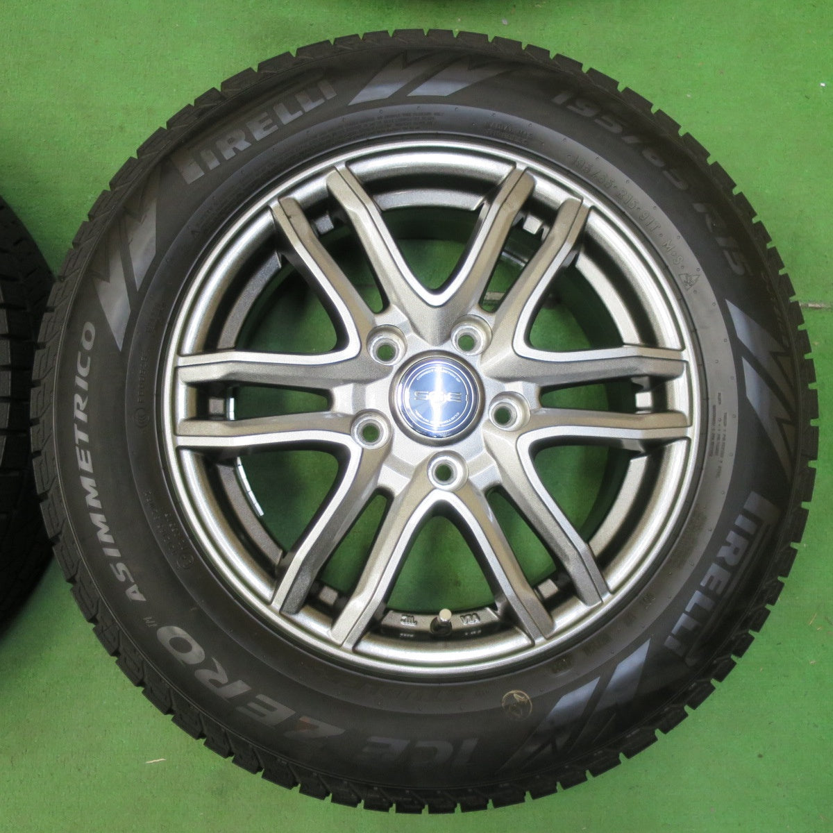 [送料無料] バリ溝！22年！キレイ！ほぼ10分★スタッドレス 195/65R15 ピレリ アイスゼロ アシンメトリコ SG-E 15インチ PCD114.3/5H★4093017イス